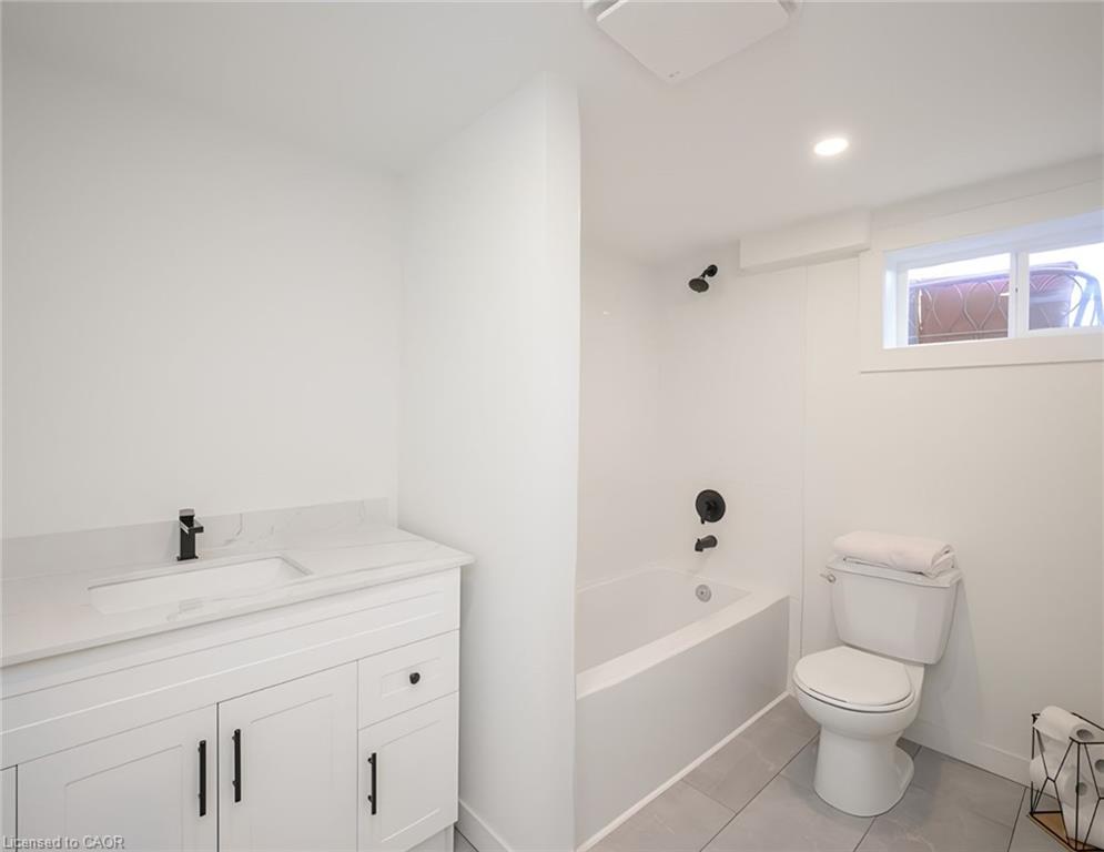 Unit Lower - 781 Ninth Avenue, Hamilton 4