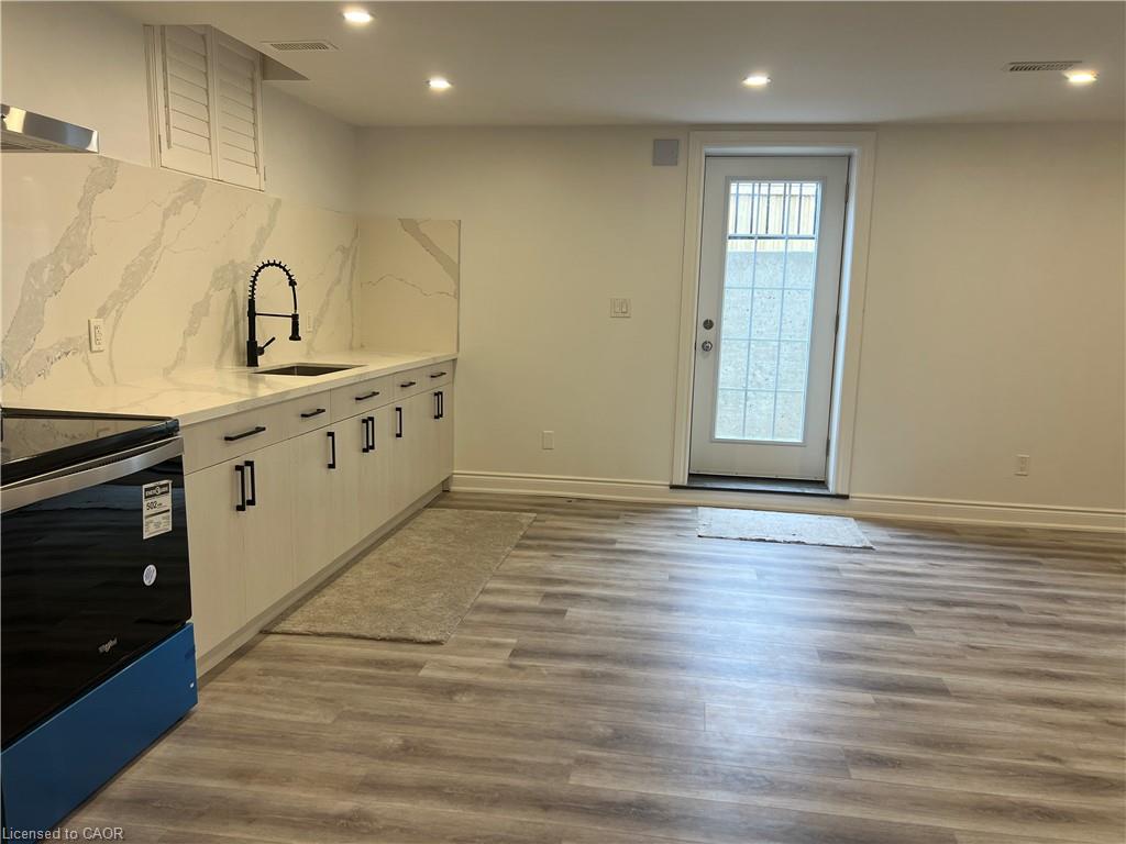 Unit Lower - 252 Raymond Road, Ancaster 5