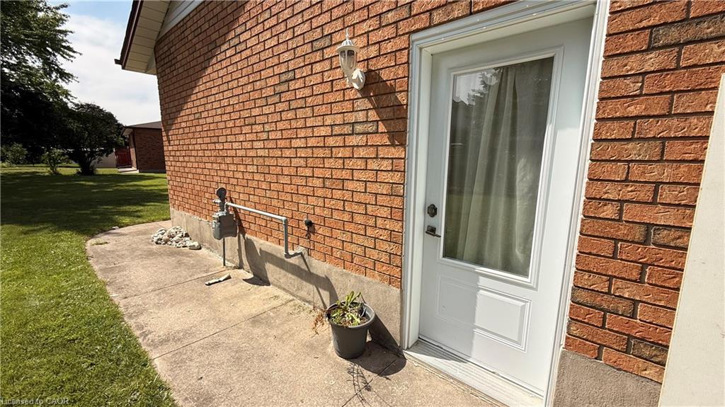 Unit Lower - 3 Burnt Ember Court, Kitchener 3