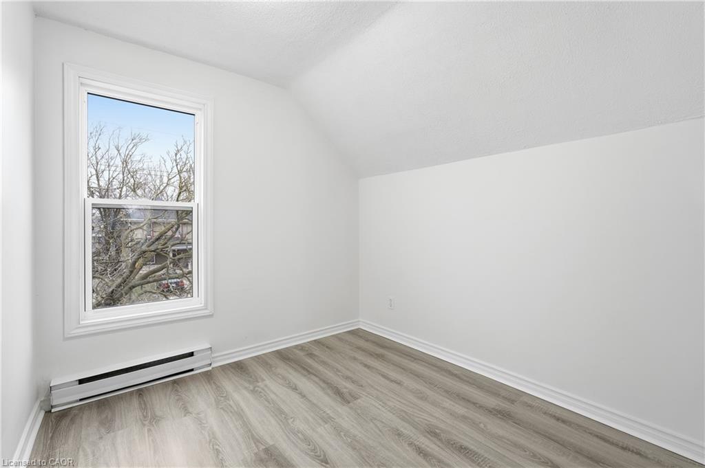 Unit Upper - 27 Albert Street, Welland 4