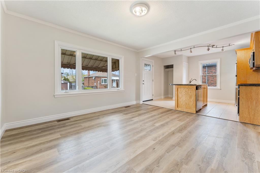 Unit Main Floor - 65 East 11th Street, Hamilton 5