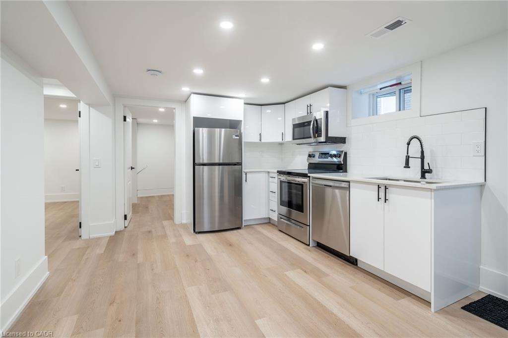 Unit 1 - 204 Balsam Avenue S, Hamilton 4