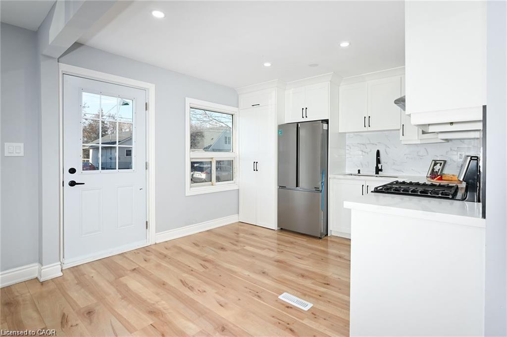 Unit Upper - 213 East 28th Street, Hamilton 3