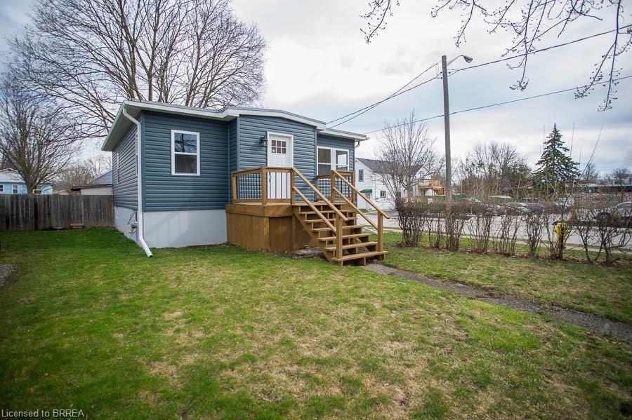 20 Park Avenue E, Brantford 3
