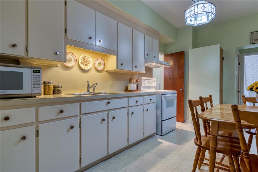 369 Charlton Avenue W, Hamilton, Ontario L8P2E6 Sold History HouseSigma