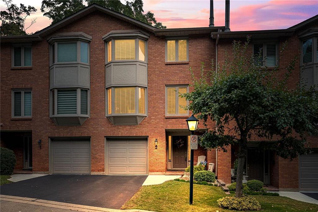 2 30 Osler Drive, Dundas, ON Townhouse/Row House, Condominium