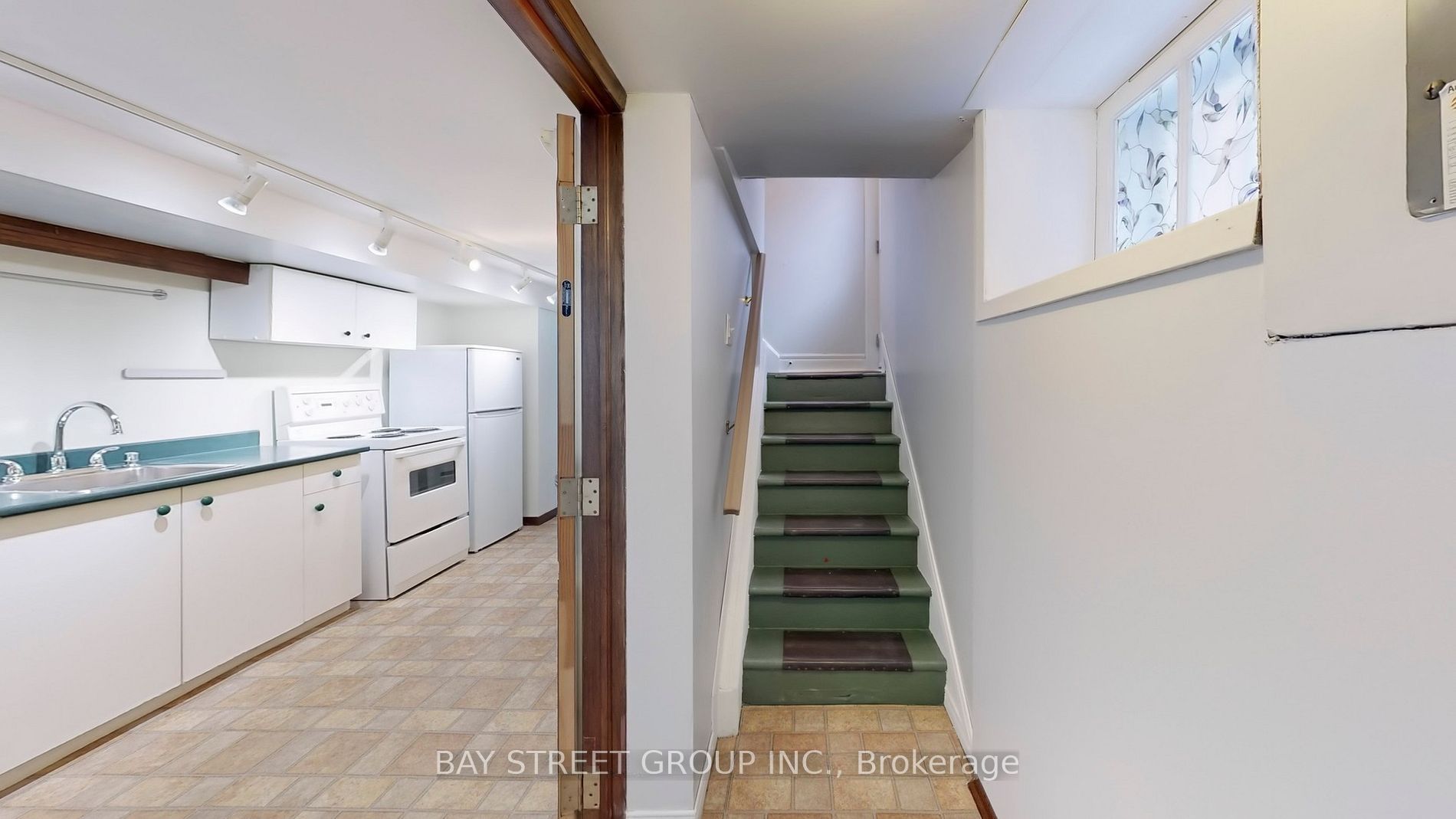 Unit Basement - 390 Roehampton Avenue, Toronto 4