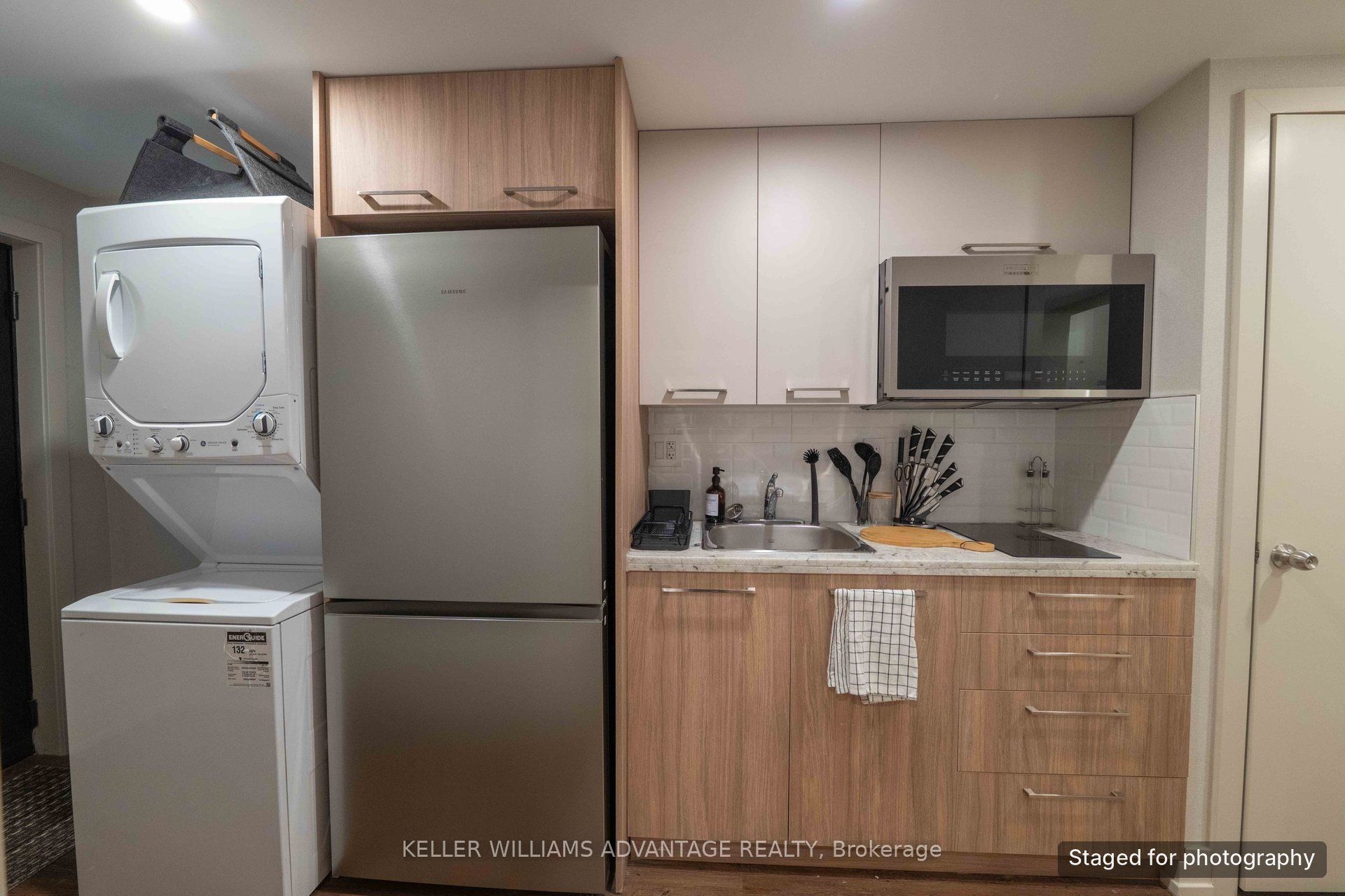 Unit B - 23 Ross Street, Toronto 5