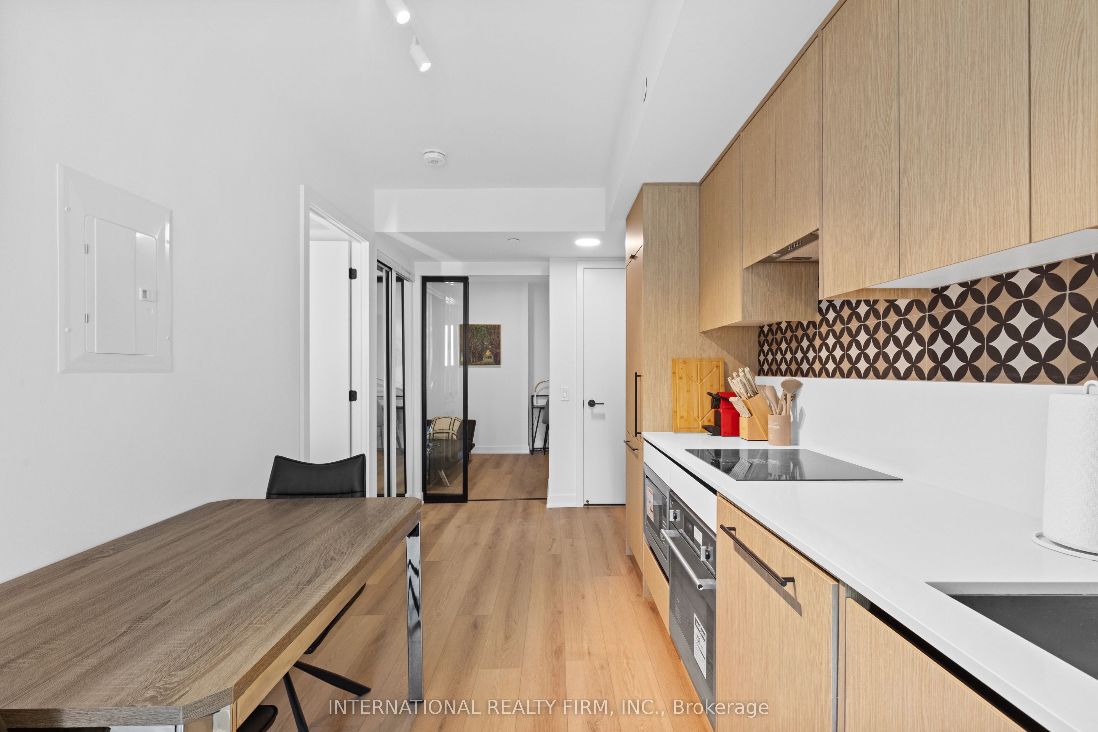 Unit 409 - 5 Lakeview Avenue, Toronto 4