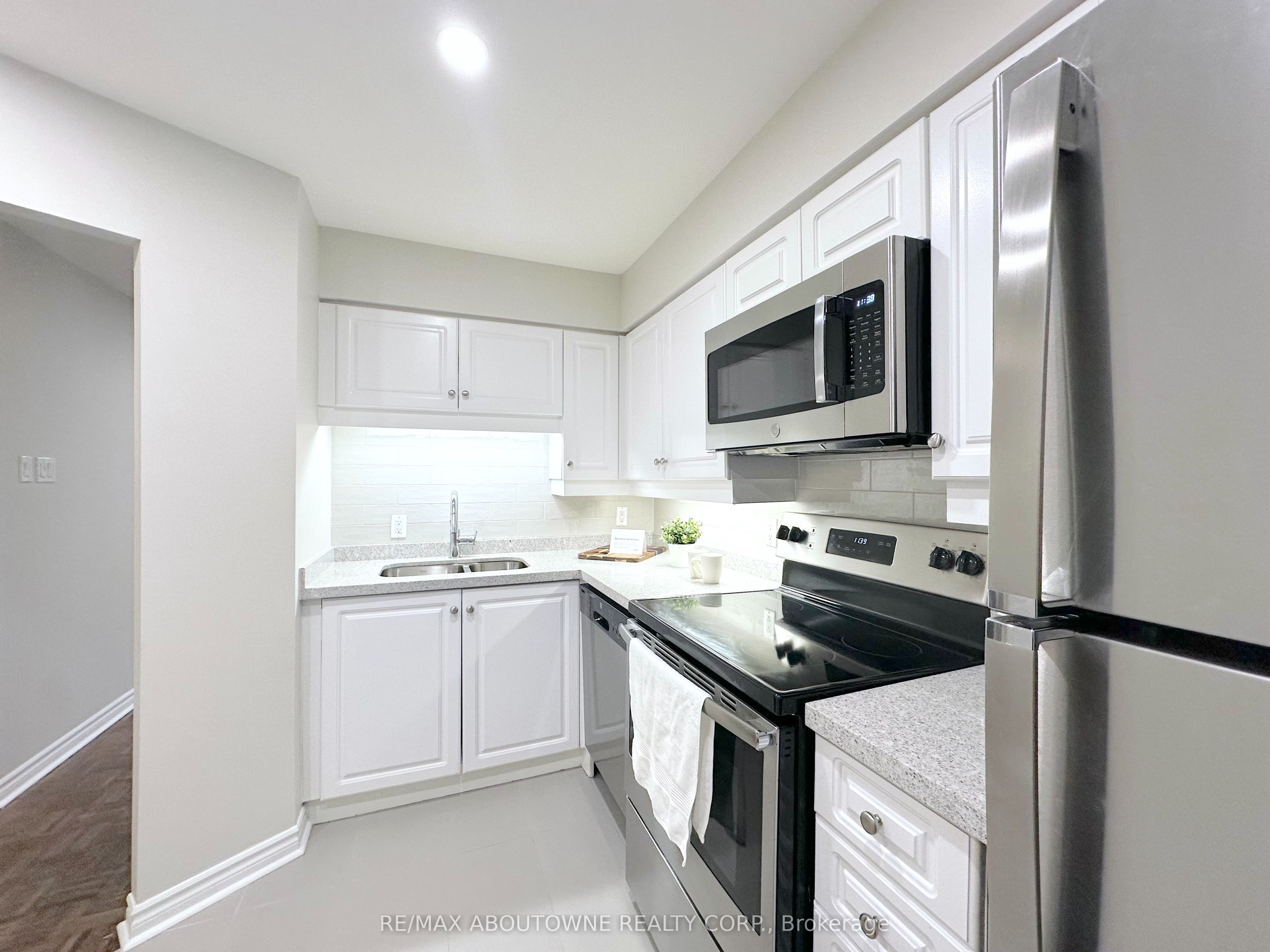 Unit 104 - 17 Brookbanks Drive, North York 4
