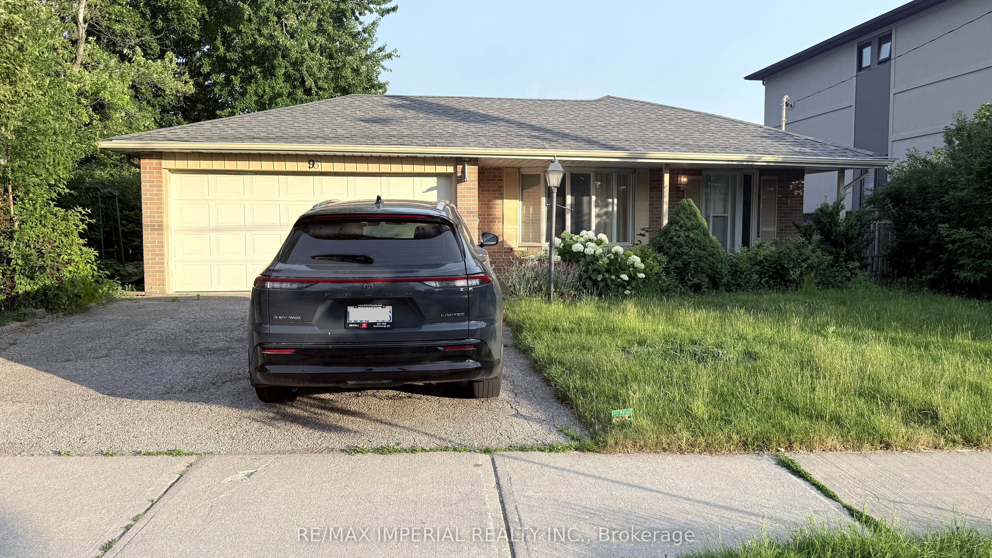 95 Pleasant View Drive, North York 2