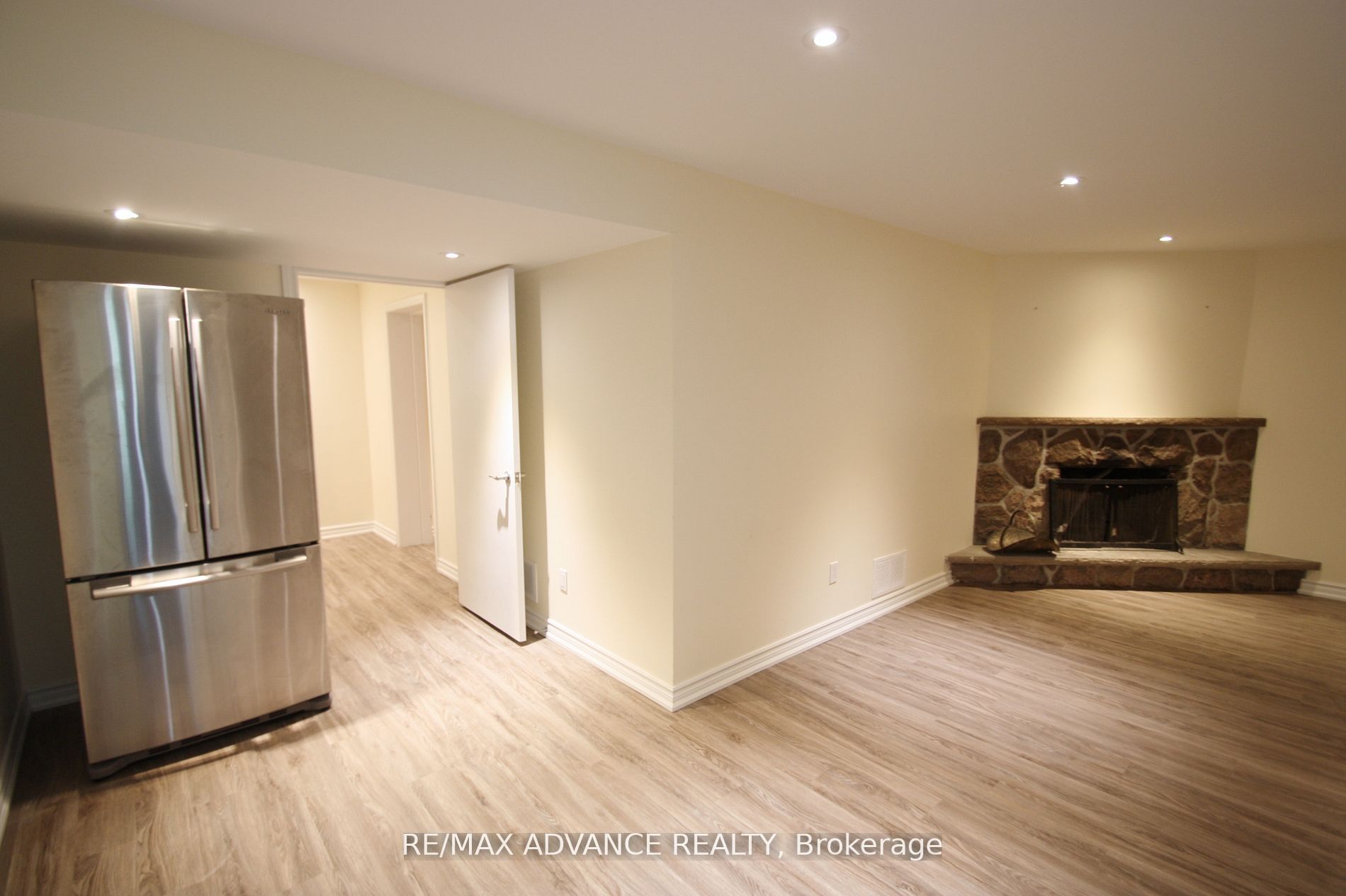 Unit Lower - 33 Carluke Crescent, North York 4