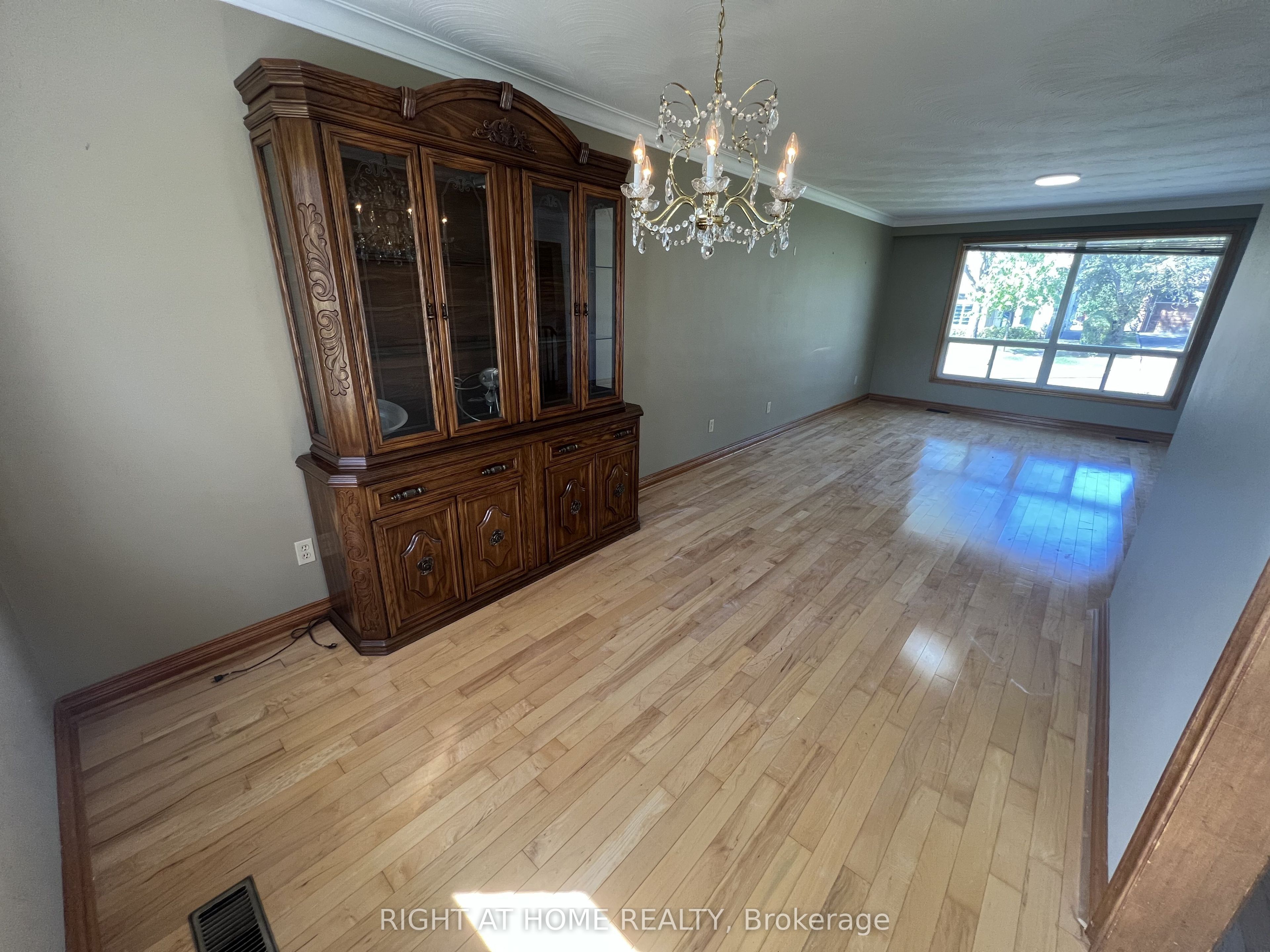 Unit Main Floor - 9 Dewlane Drive, North York 5