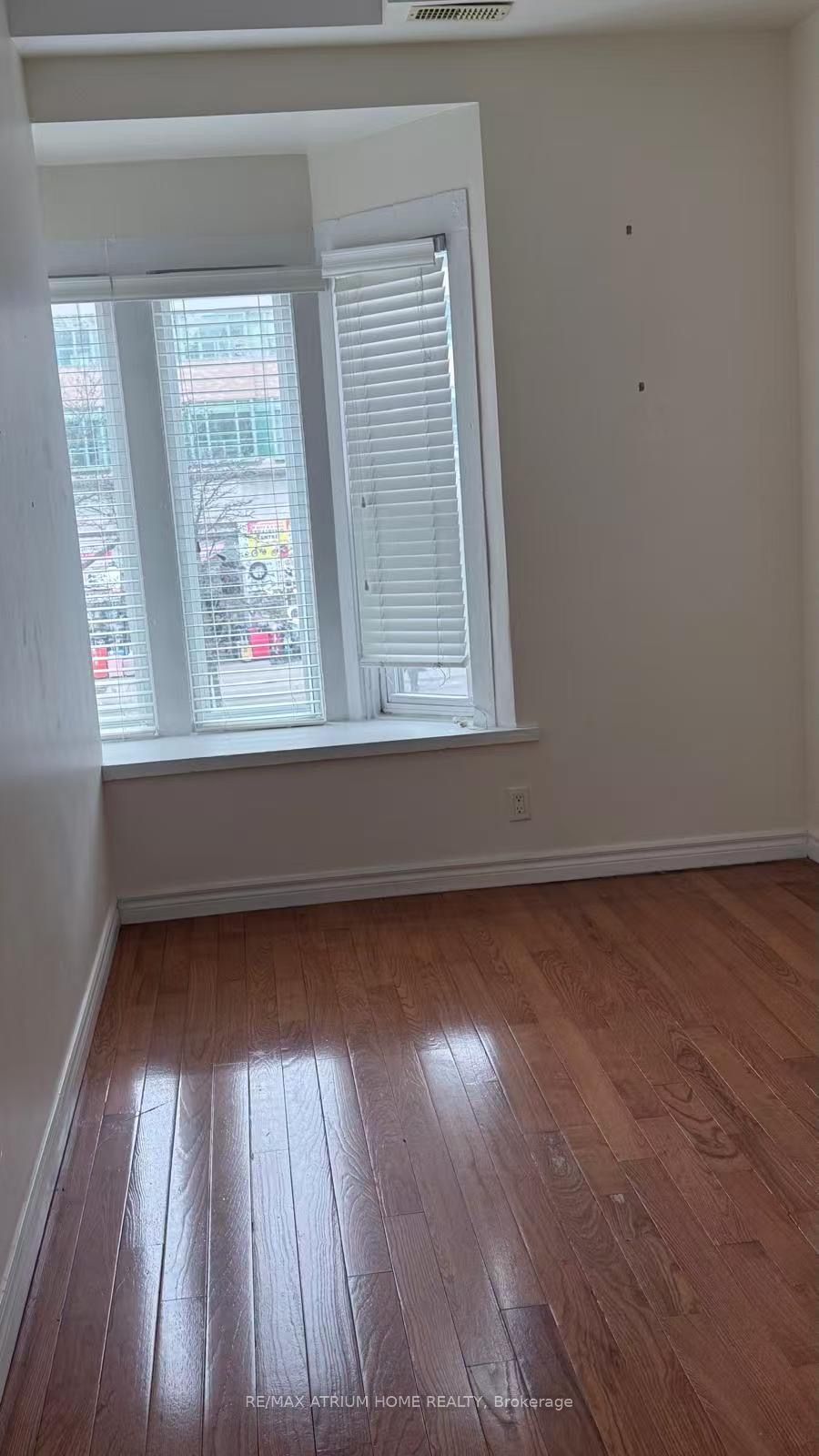 Unit 201 - 413 Spadina Avenue, Toronto 4