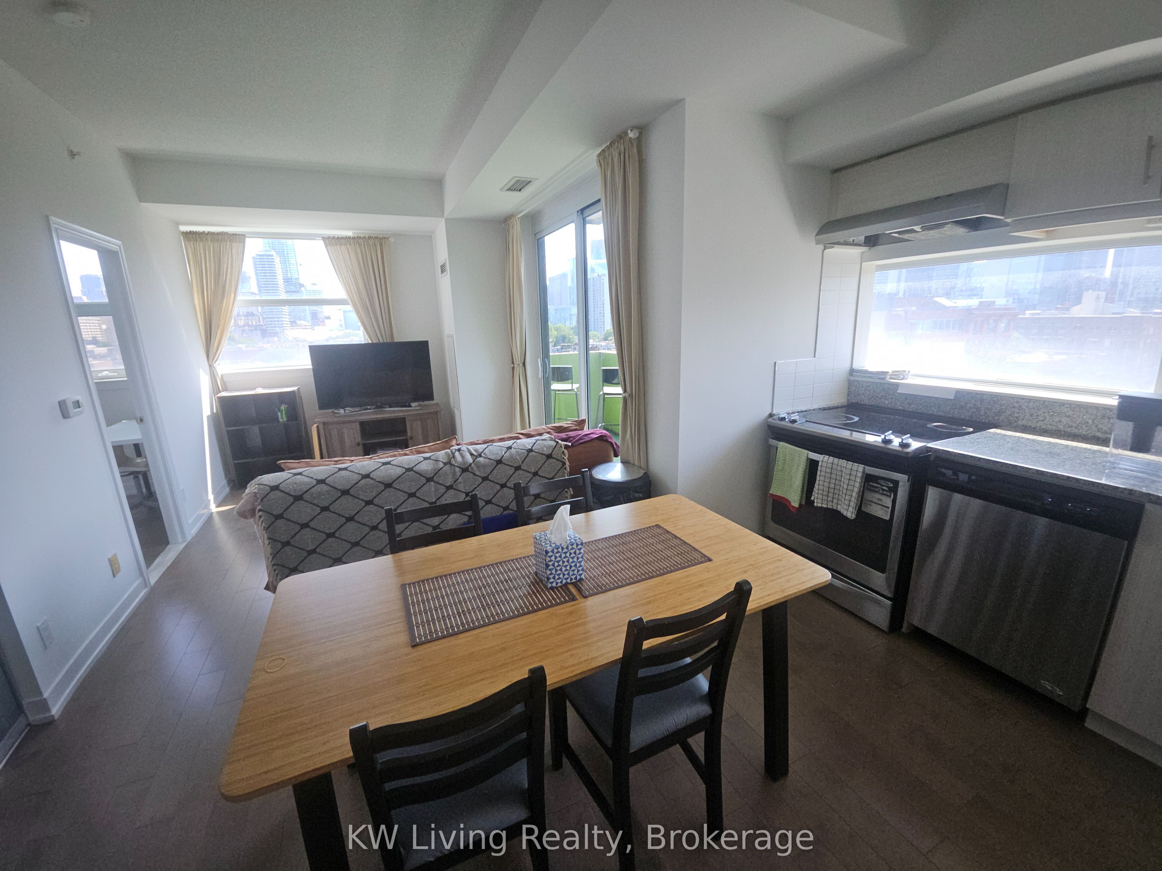 Unit 810 - 10 Willison Square, Toronto 4
