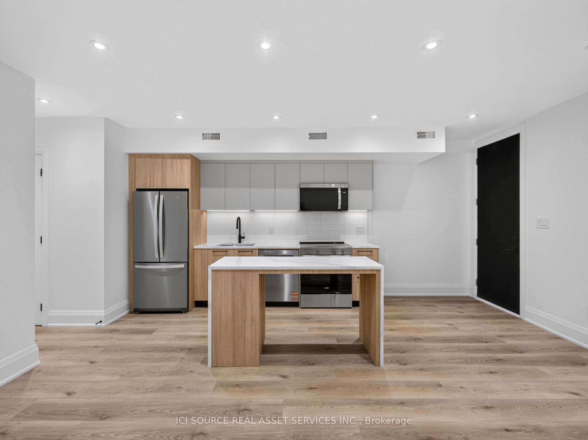 Unit Unit 5 - 28 Norcross Road, North York 4