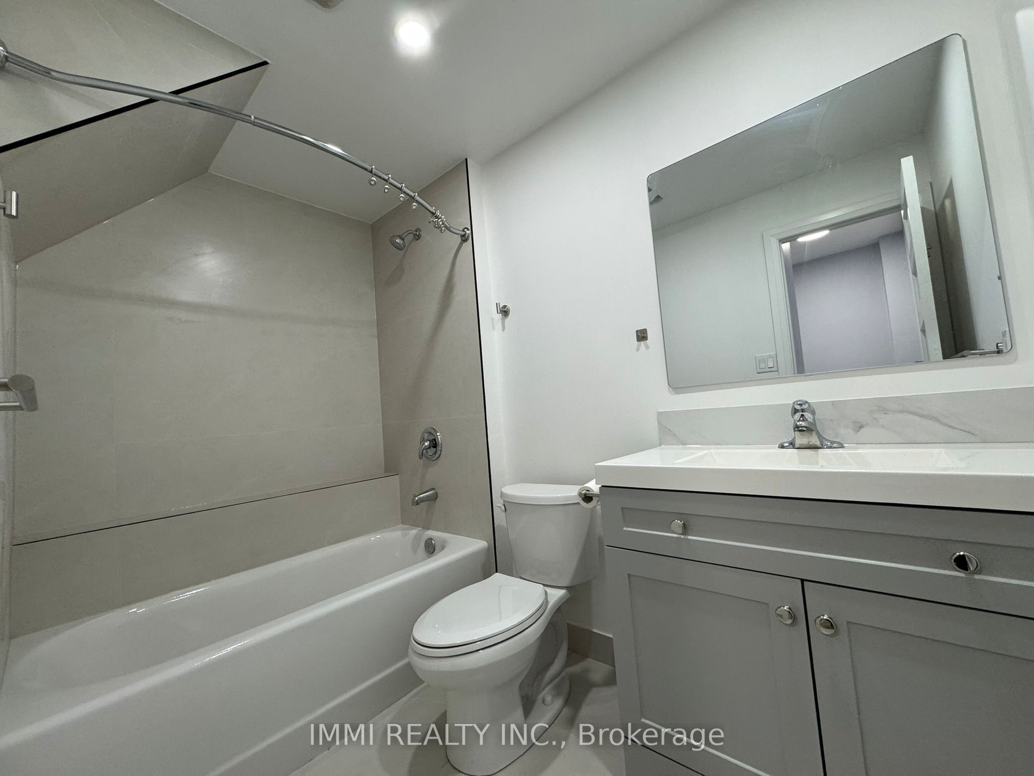 Unit 202 - 618 Bathurst Street, Toronto 3