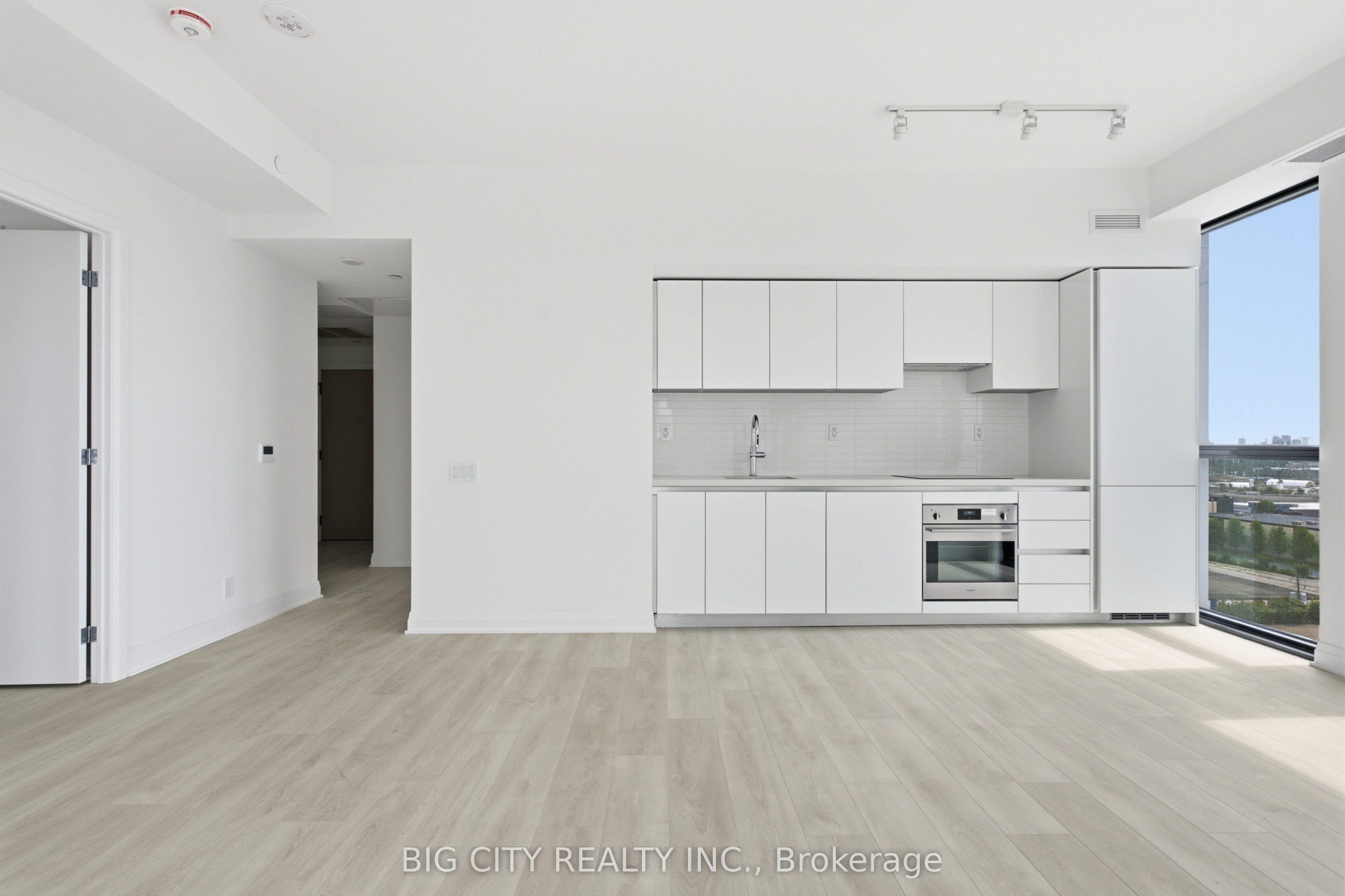 Unit 1002 - 25 Frederick Todd Way, Toronto 5