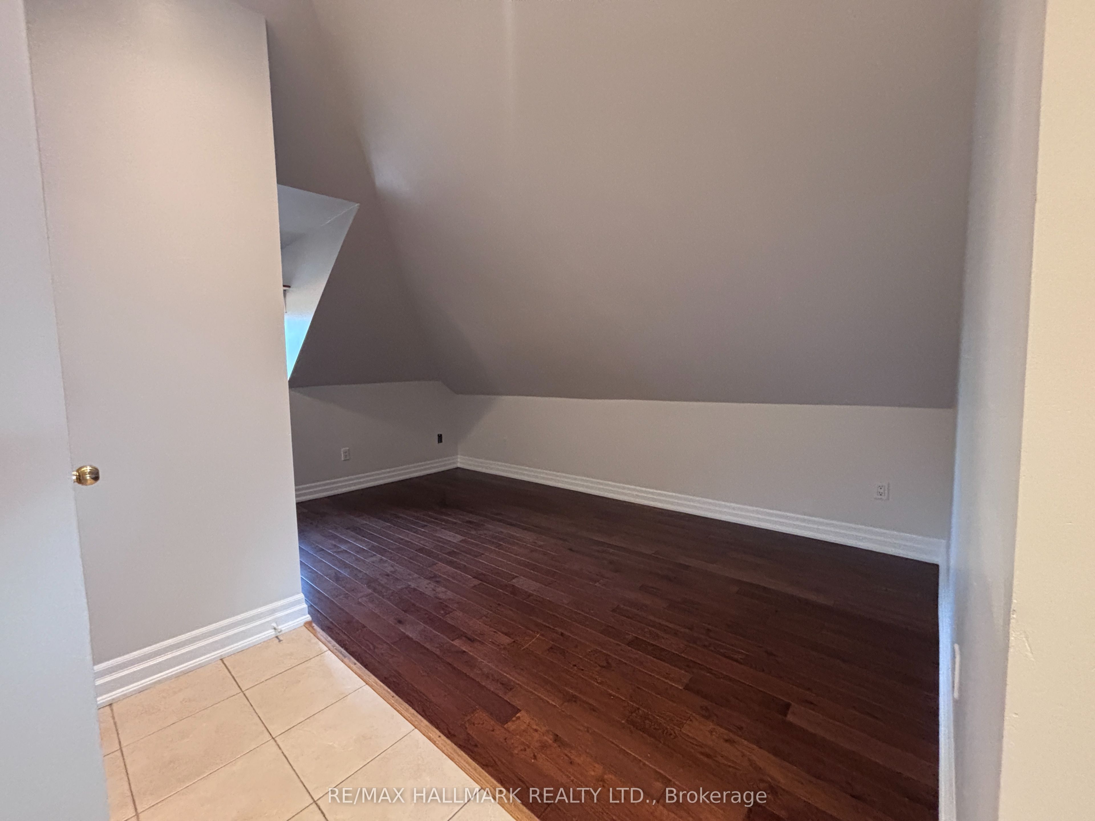 Unit Loft - 27 Delaware Avenue, Toronto 5