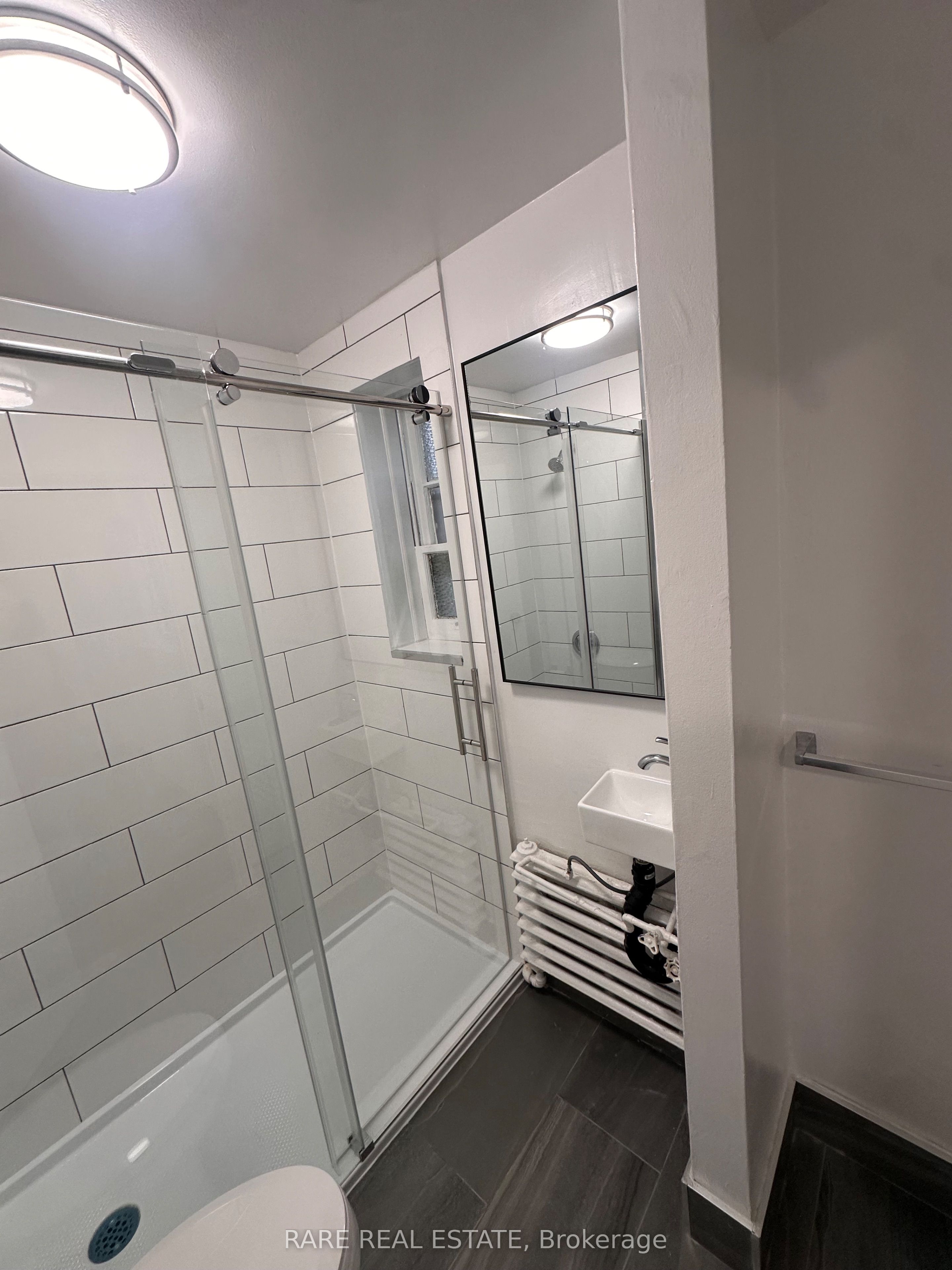 Unit 8 - 130 Macpherson Avenue, Toronto 4