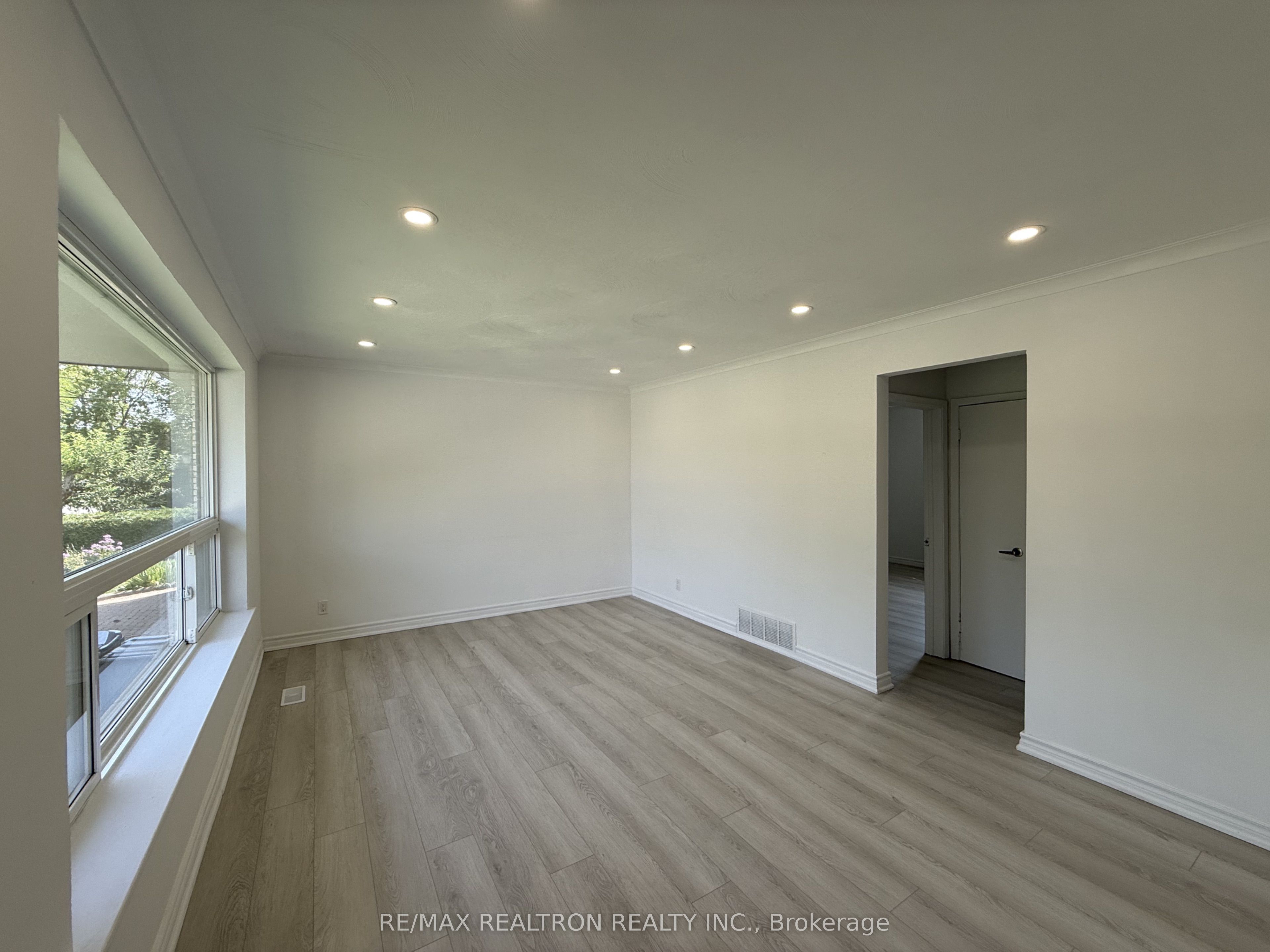 Unit Main - 217 Moore Park Avenue, North York 2