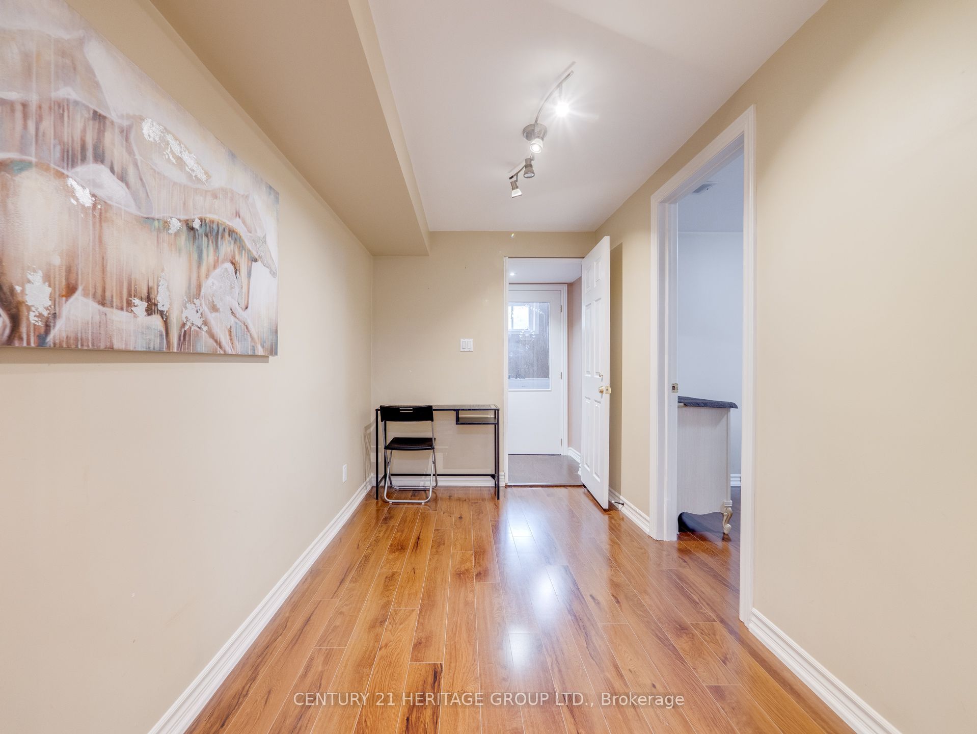 Unit Room B - 97 Allingham Gardens, North York 3