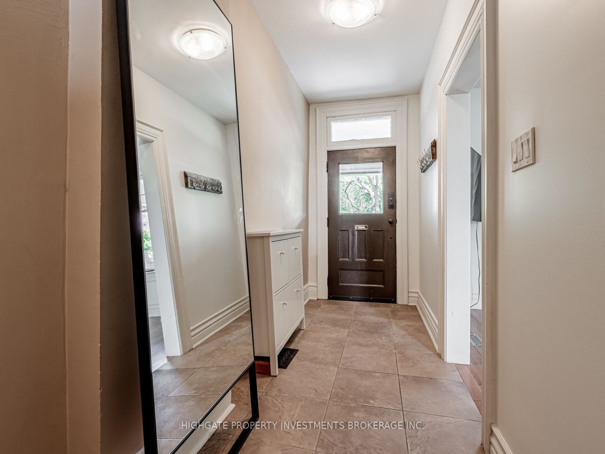 5 Bank Street, Toronto 2