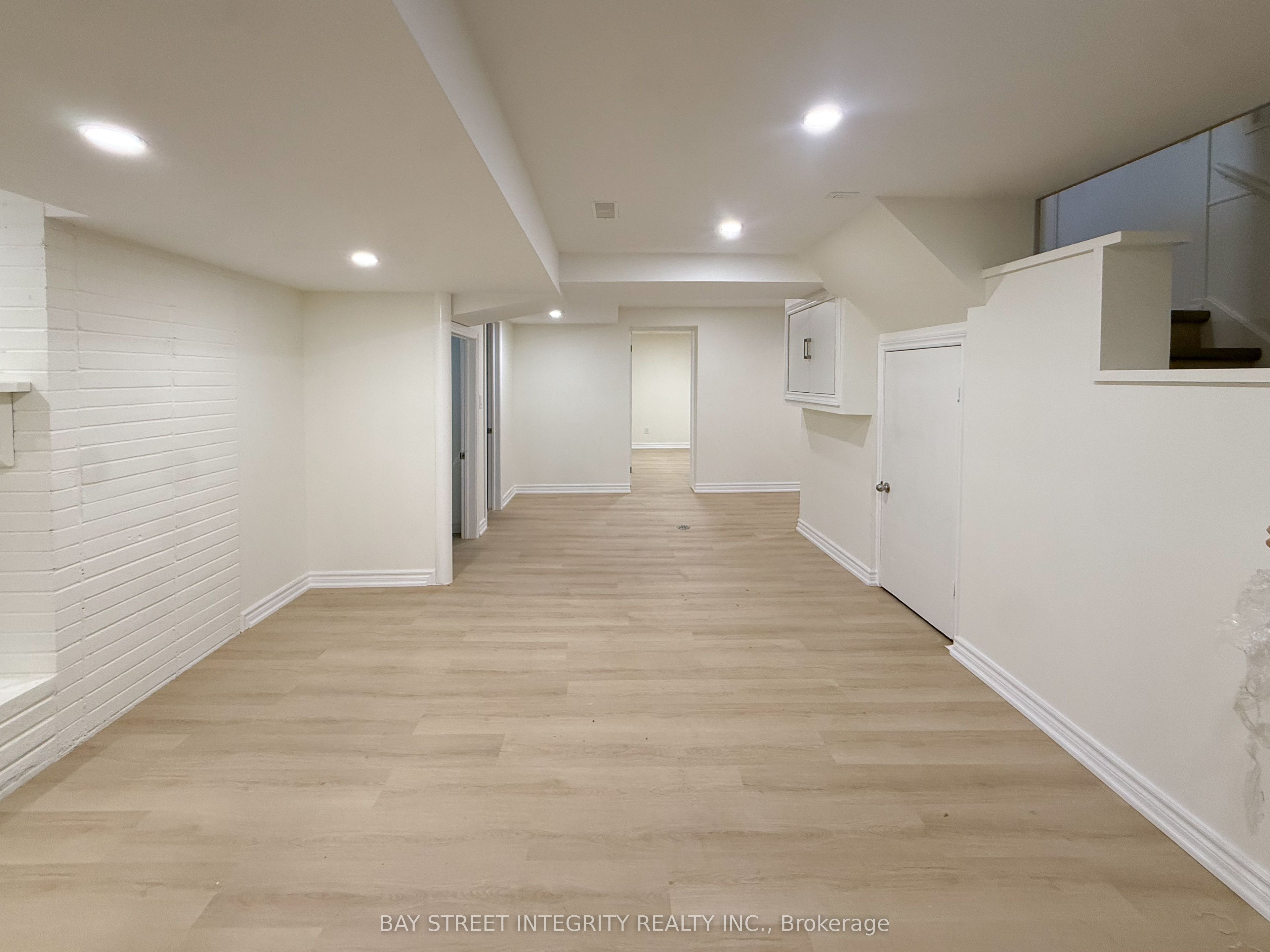 Unit Lower - 40 Rippleton Road, North York 4