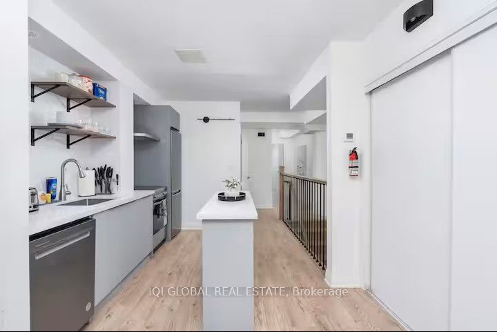 Unit 2nd Floor - 525 Ossington Avenue, Toronto 4