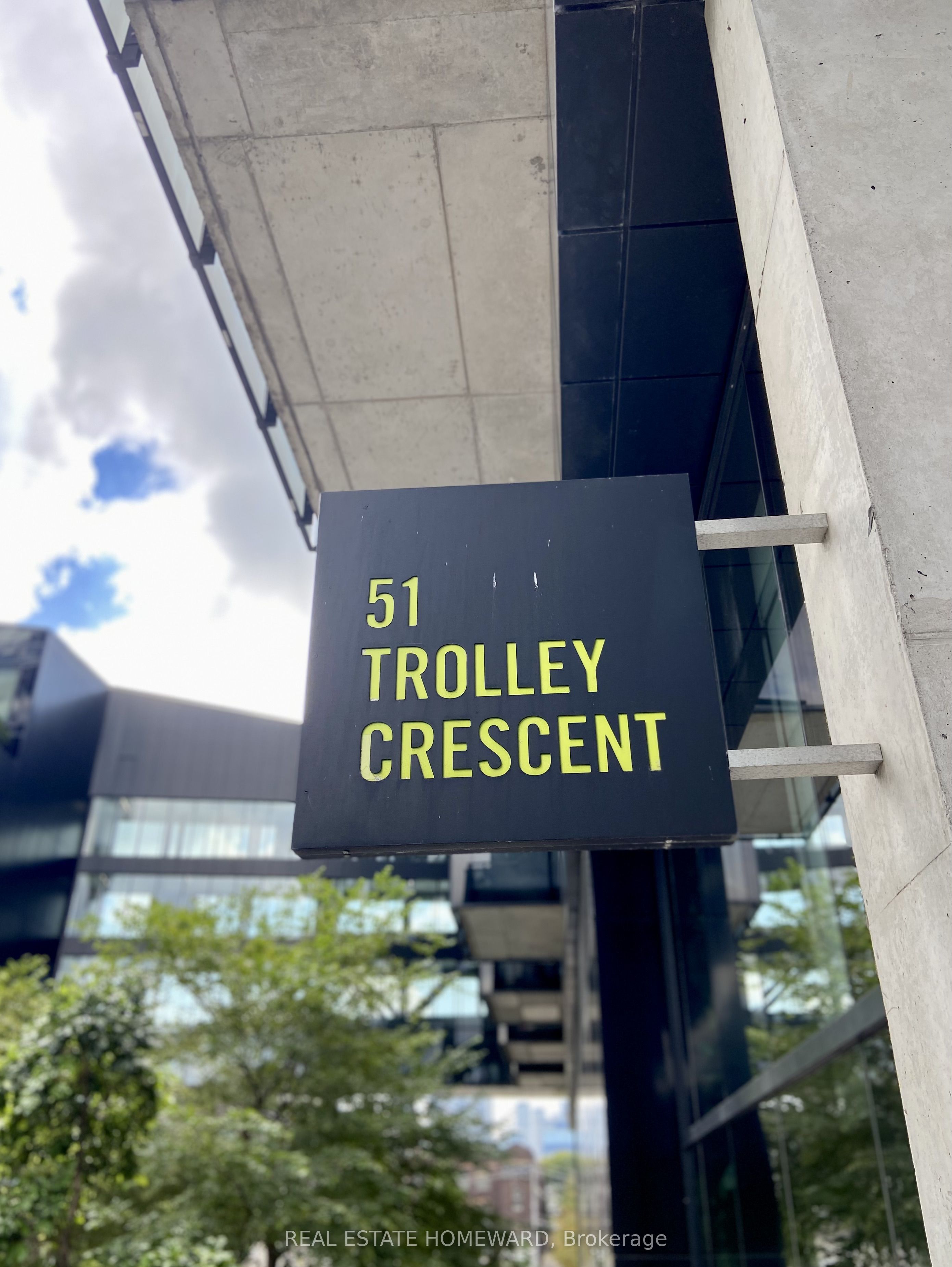 Unit 817 - 51 Trolley Crescent, Toronto 3