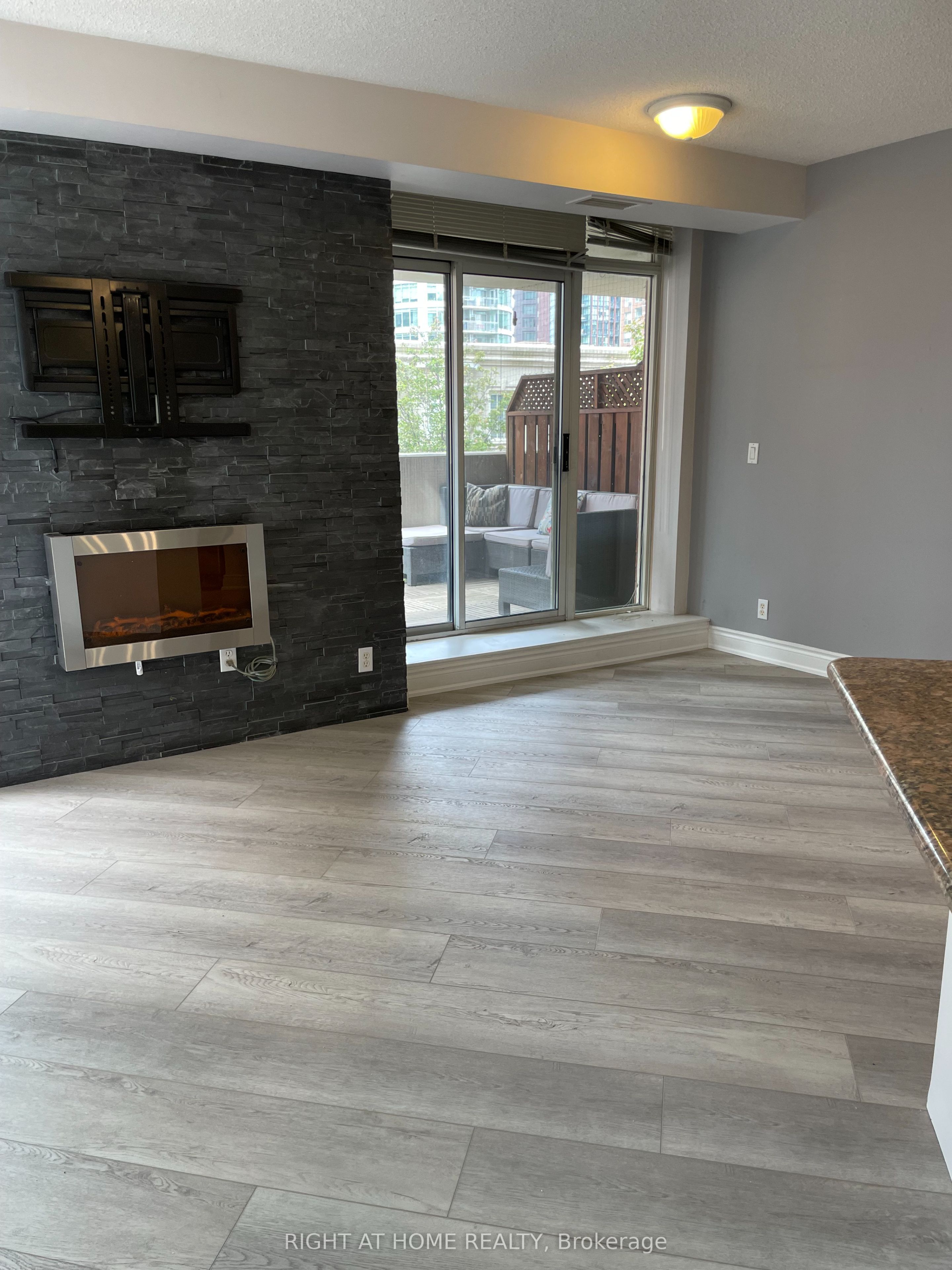 Unit 407 - 20 Collier Street, Toronto 5