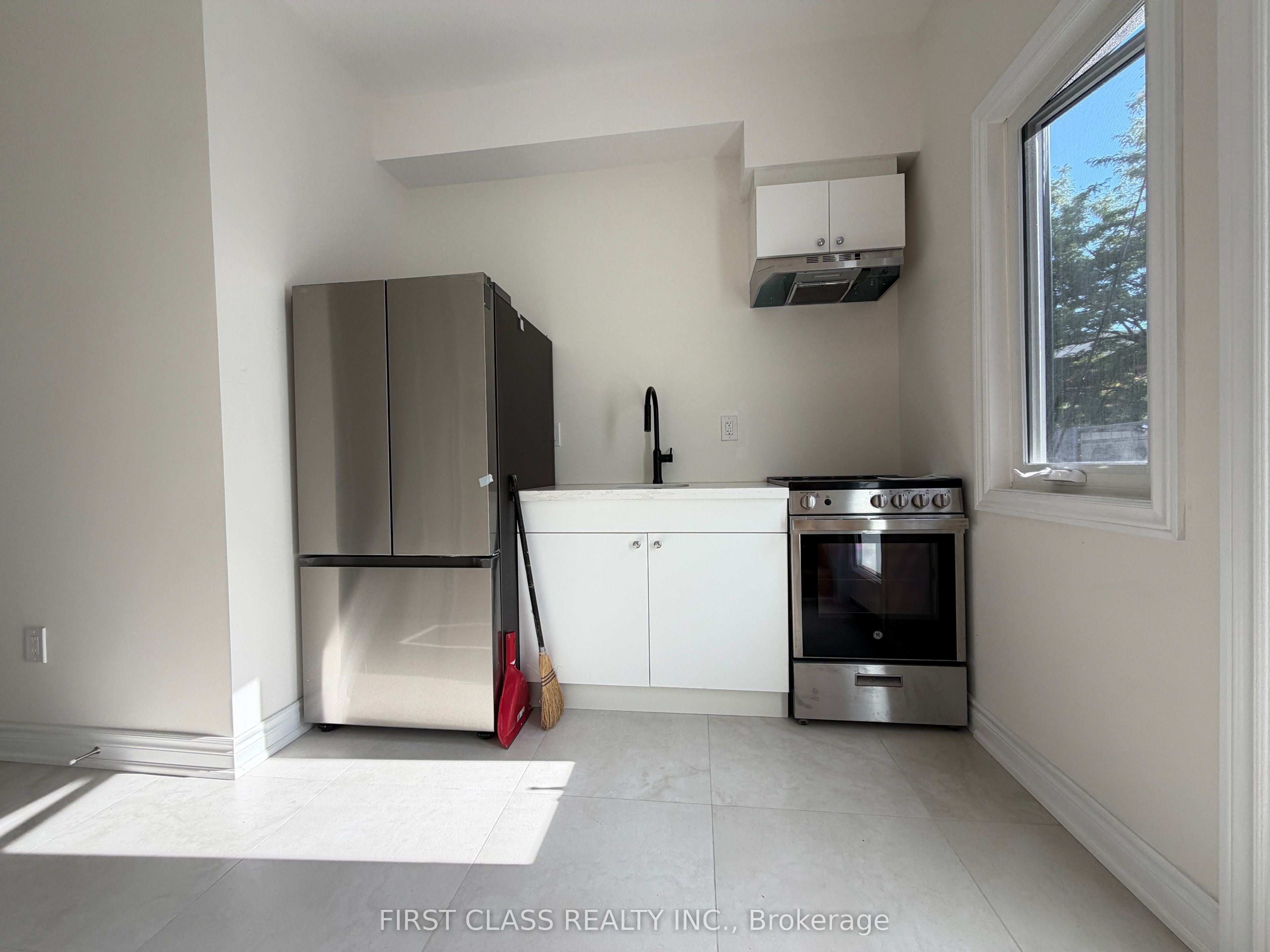 Unit 201 - 356 Huron Street, Toronto 4