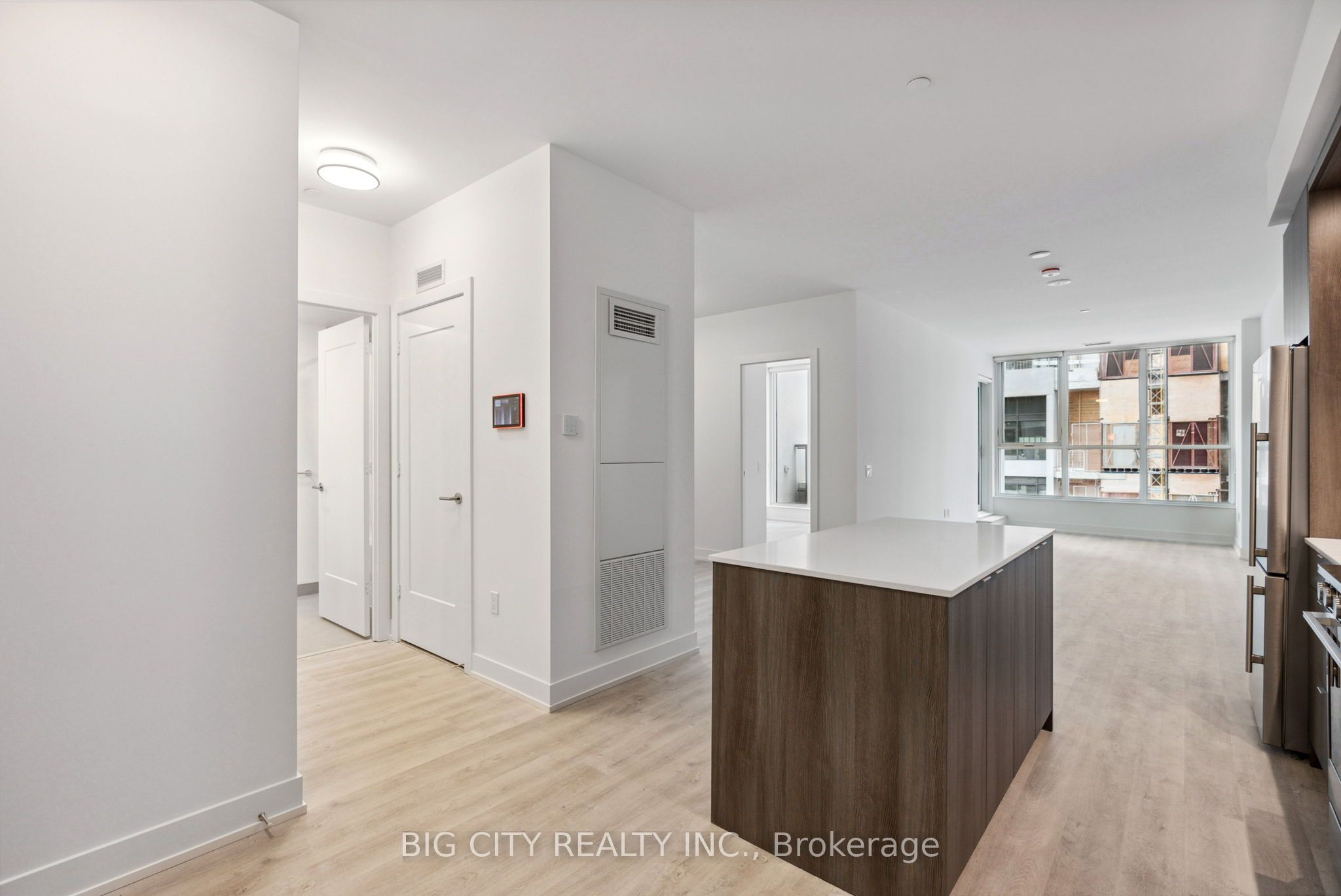 Unit 441 - 20 Inn on the park Drive, North York 5