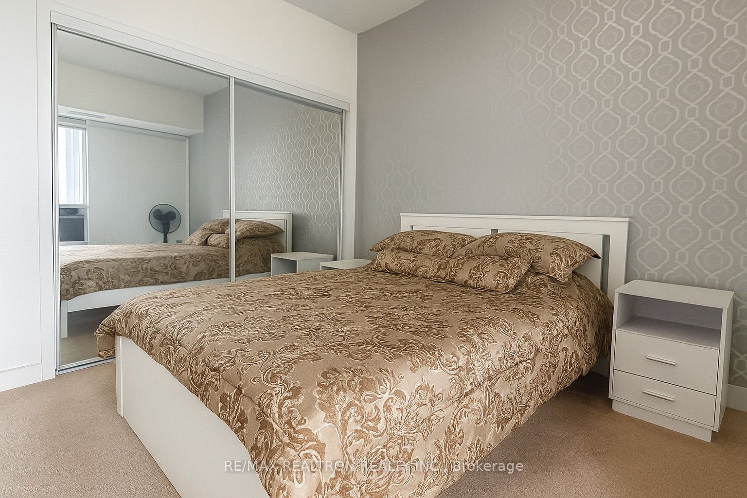 Unit 3301 - 12 York Street, Toronto 3