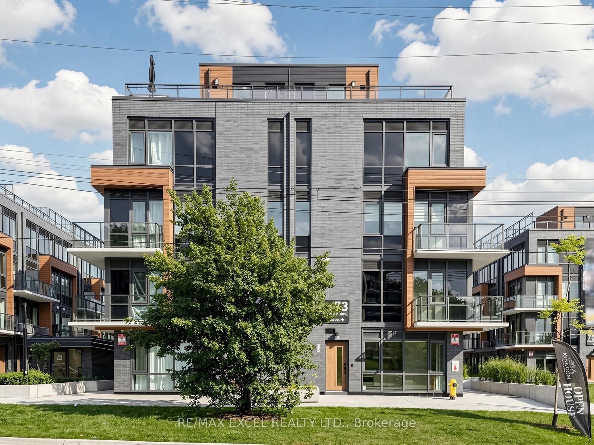 Unit 25 - 73 Curlew Drive, North York 4