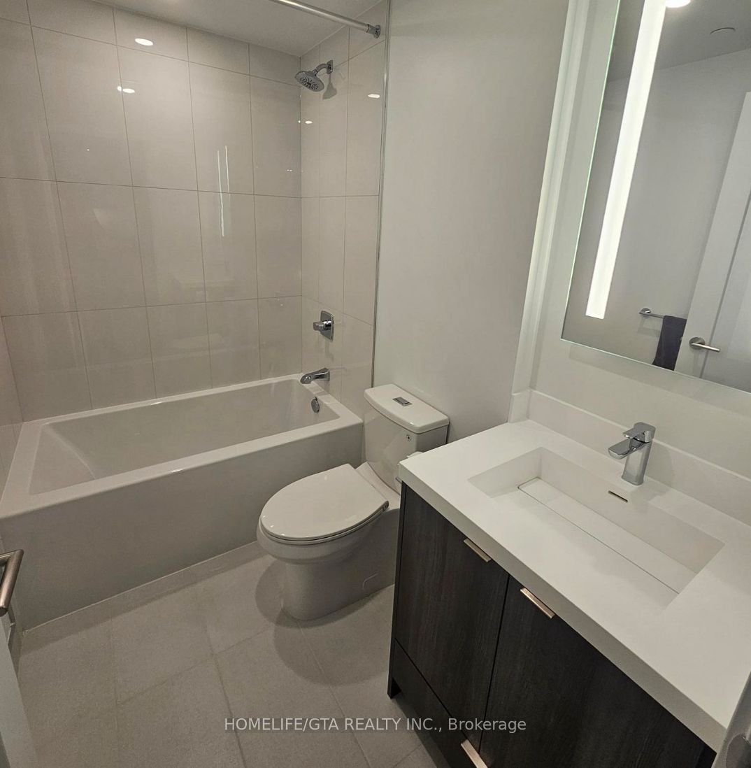 Unit 3006 - 30 Inn On The Park Drive, North York 4