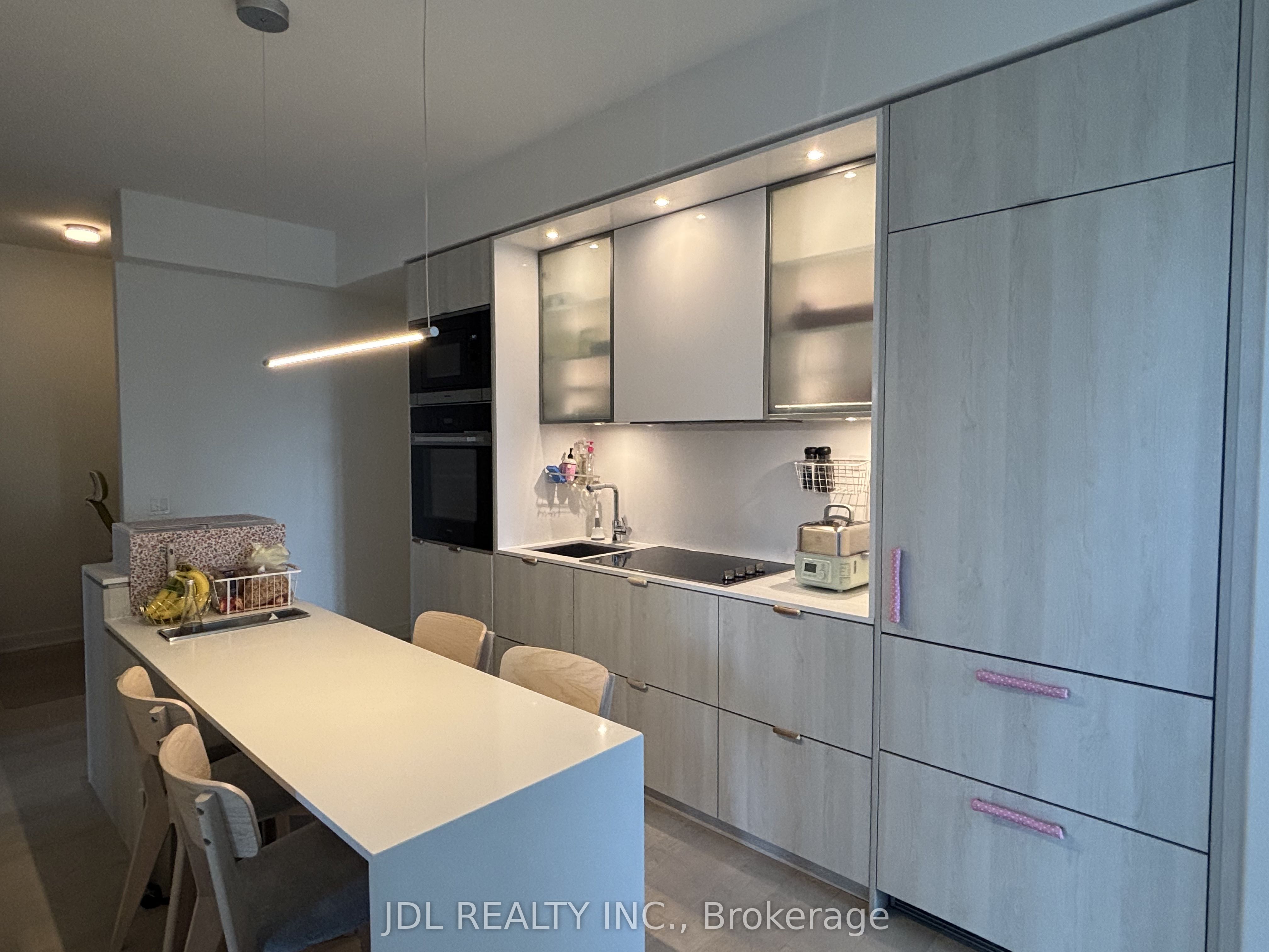 Unit 1110 - 11 Yorkville Avenue, Toronto 4