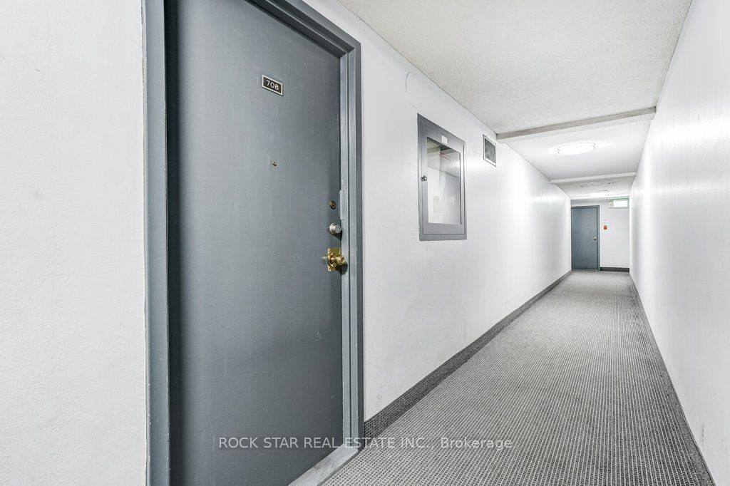 Unit 708 - 10 Sunny Glenway, Toronto 3