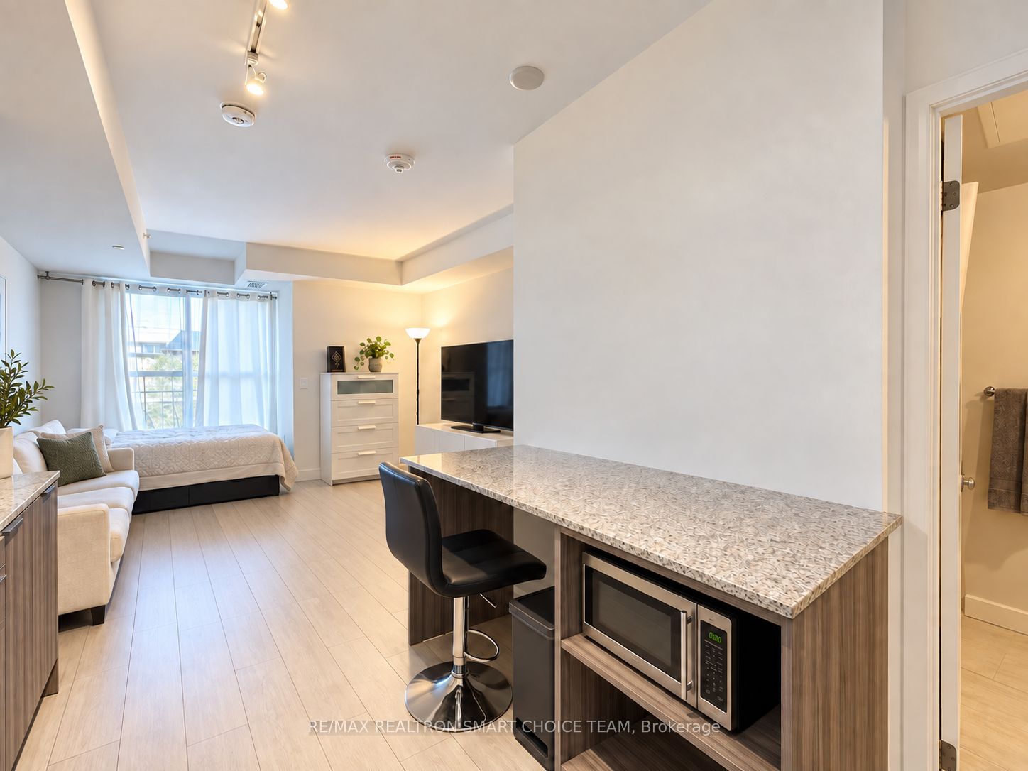 Unit 427 - 31 Tippett Road, North York 2