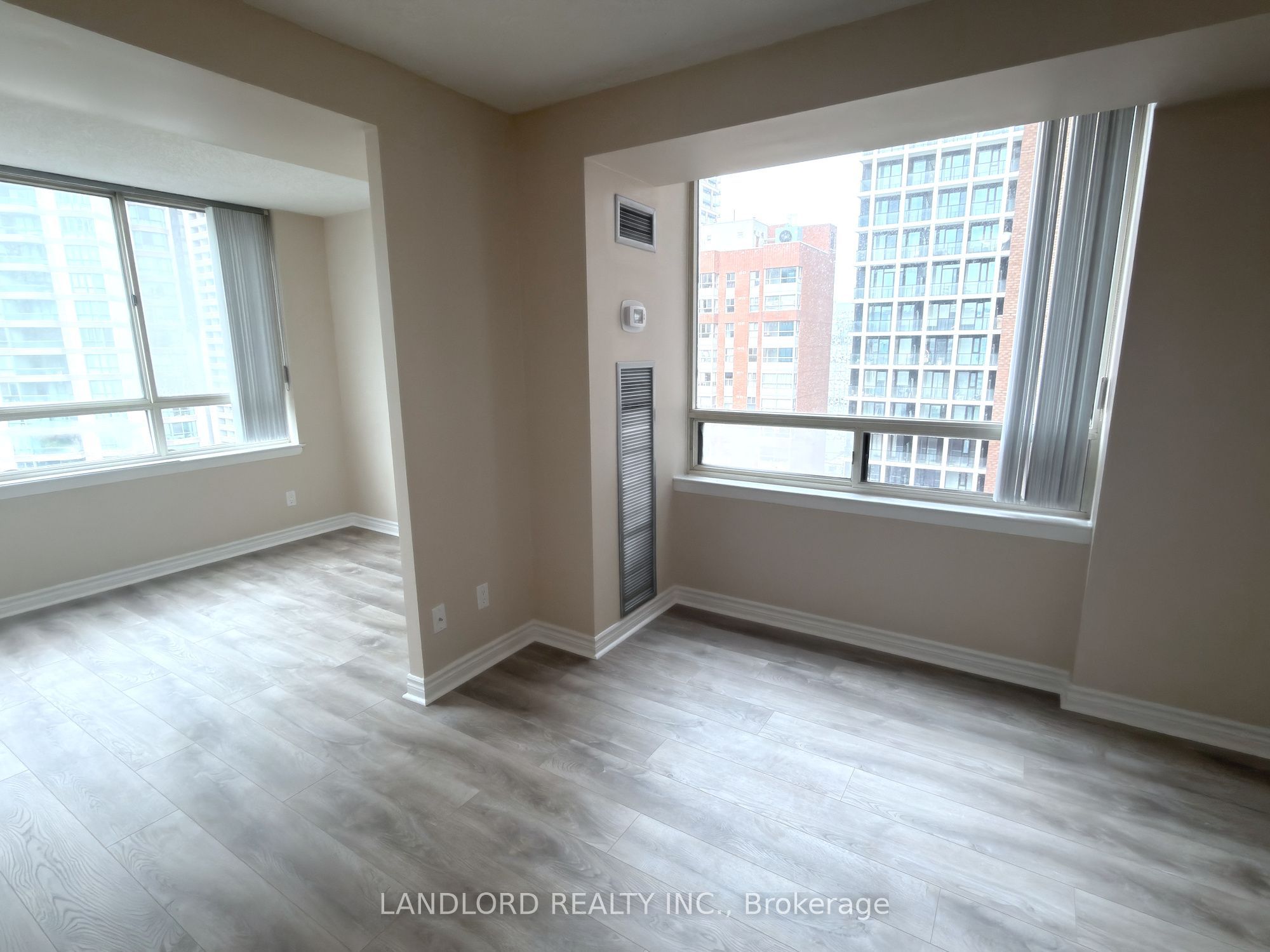 Unit 1523 - 633 Bay Street, Toronto 4