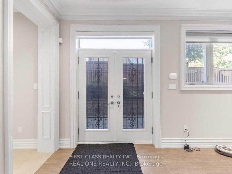 25 Dempsey Crescent, North York 3