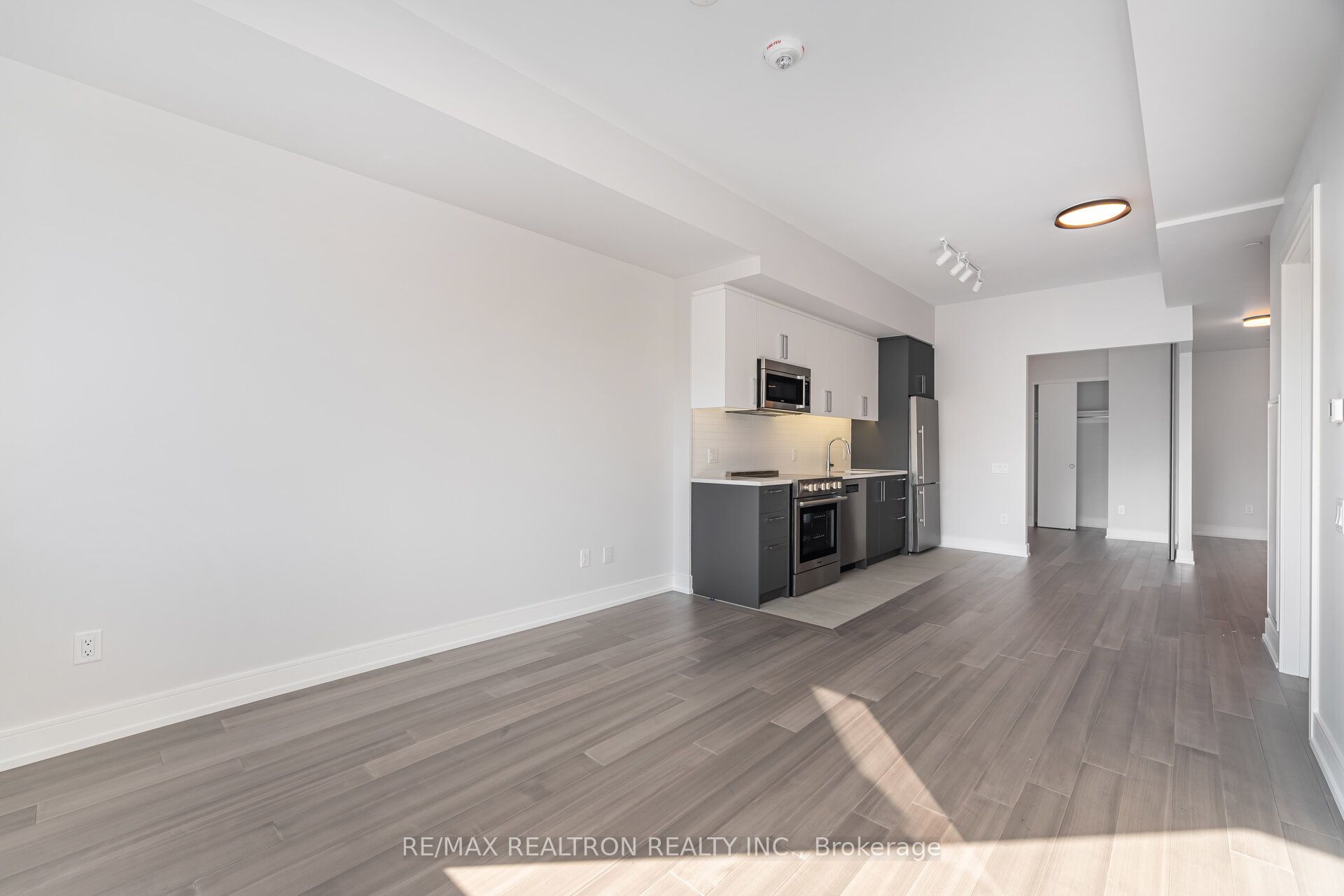 Unit 704 - 664 Spadina Avenue, Toronto 4