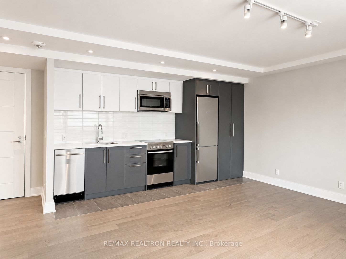 Unit 304 - 11 Walmer Road, Toronto 3