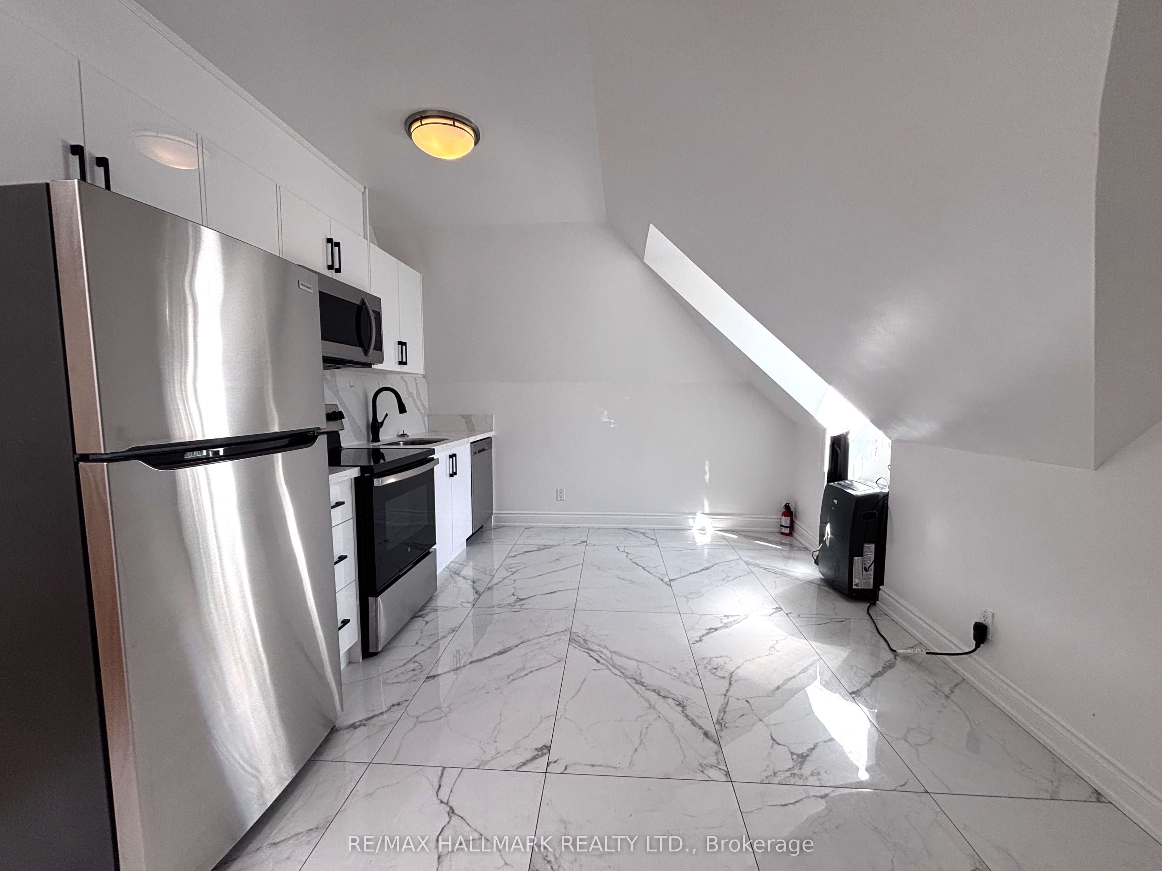 Unit 3 - 61 Cecil Street, Toronto 4