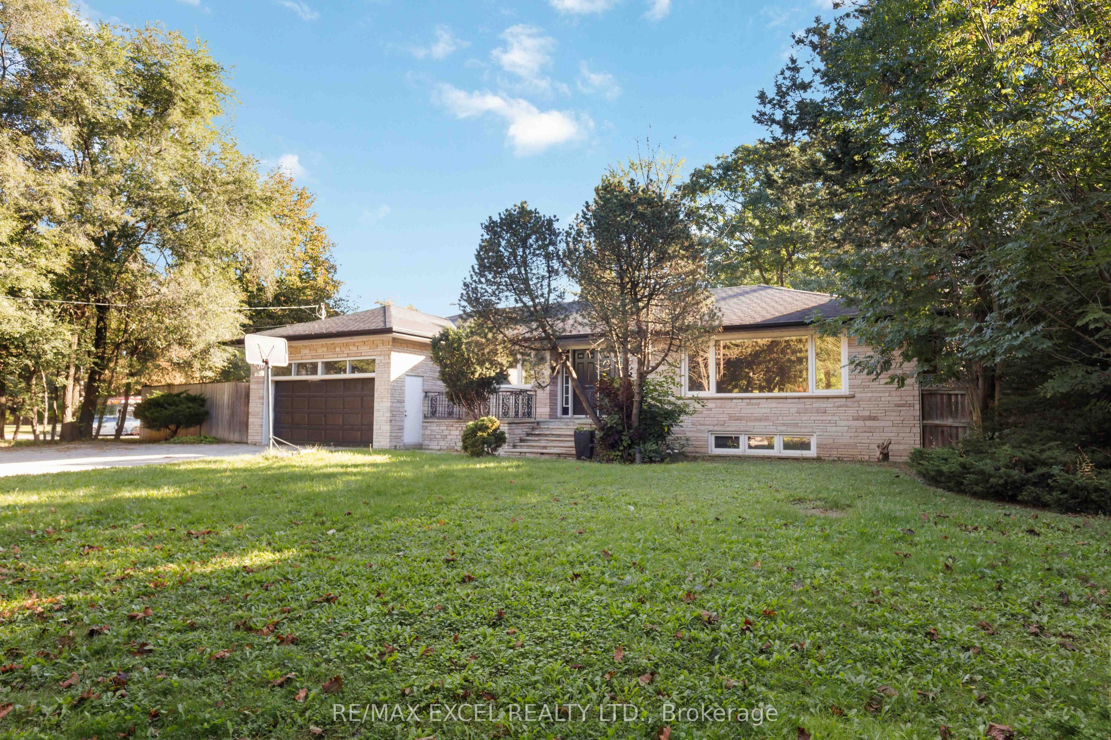 20 Oxbow Road, North York 2