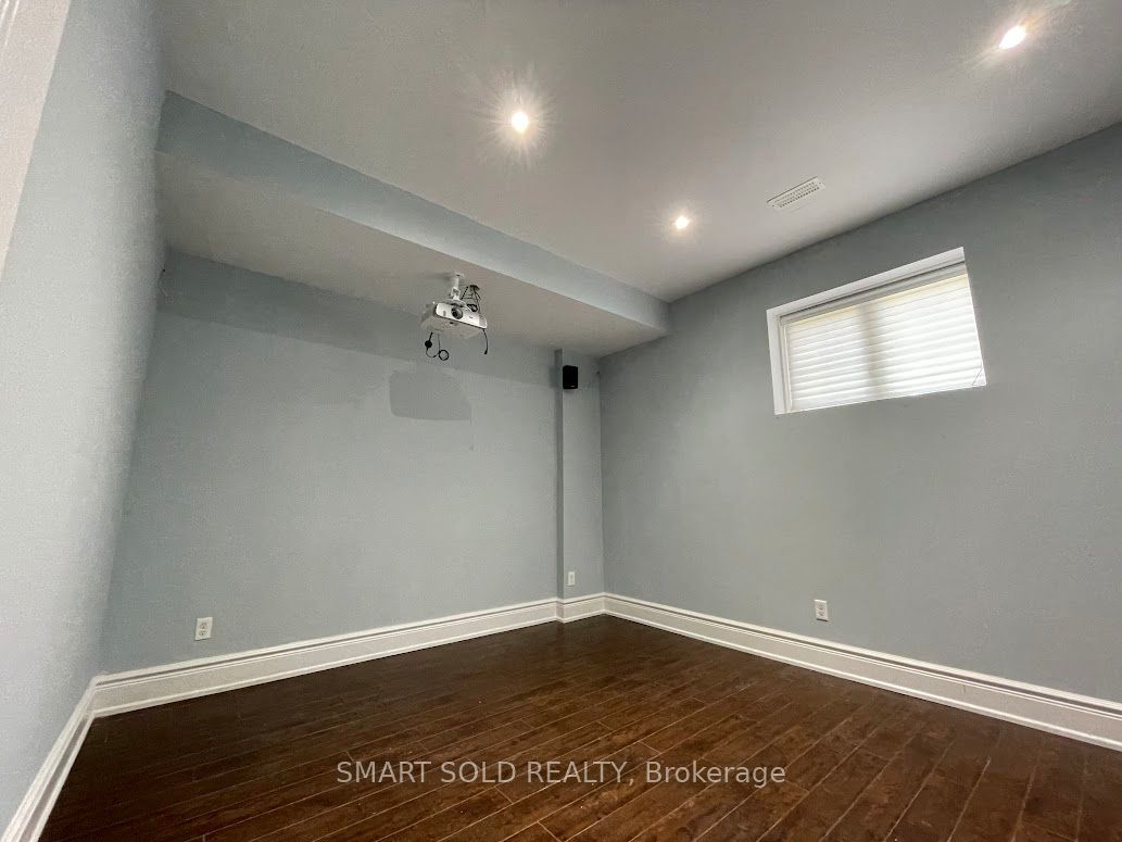 Unit BSMT - 11 lurgan Drive, North York 3