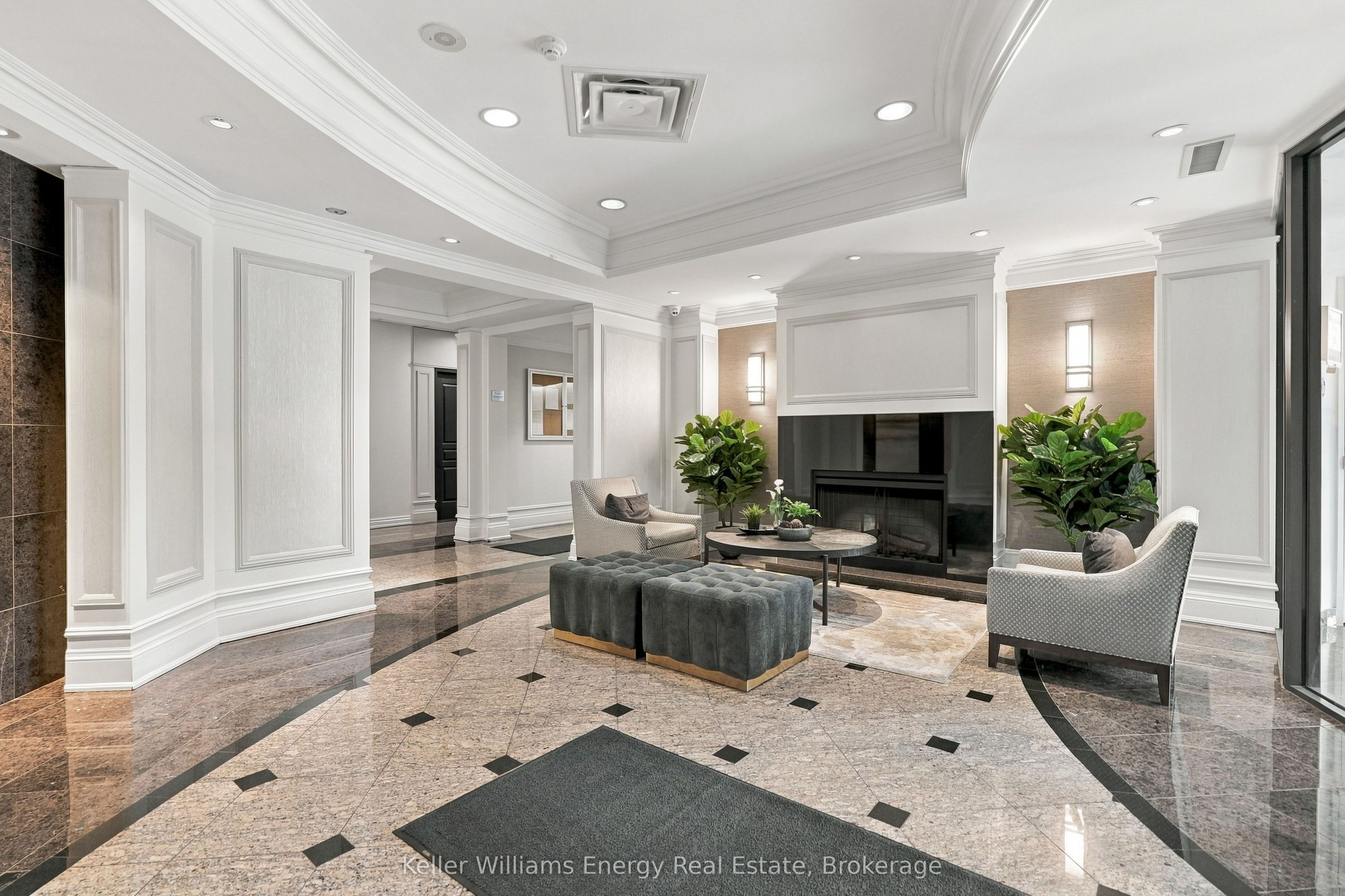 Unit 402 - 16 Dallimore Circle, North York 3