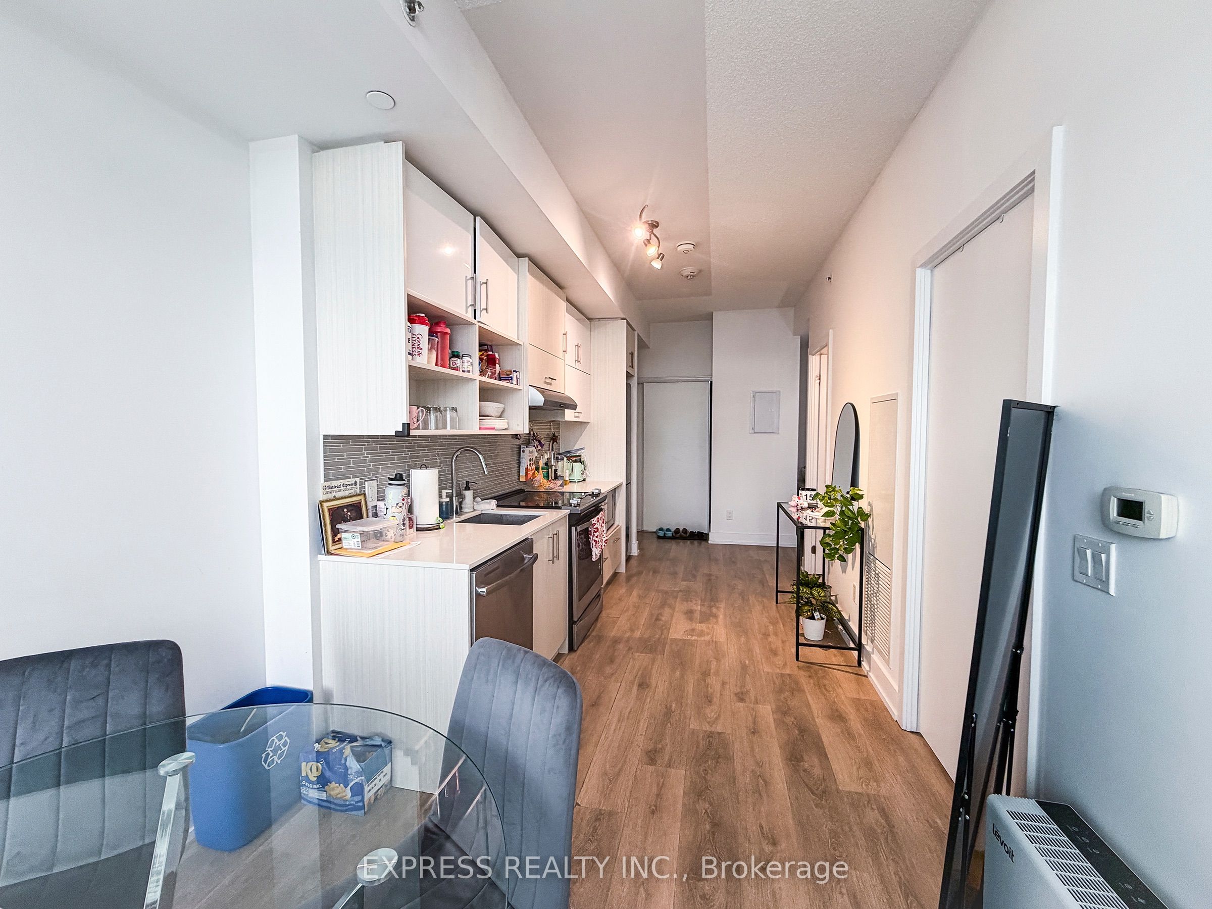 Unit 501 - 128 Fairview Mall Drive, North York 3