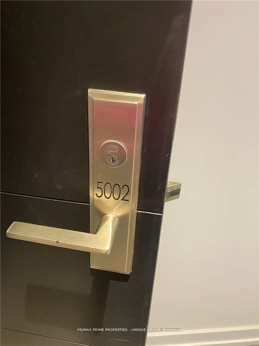 Unit 5002 - 488 University Avenue, Toronto 2