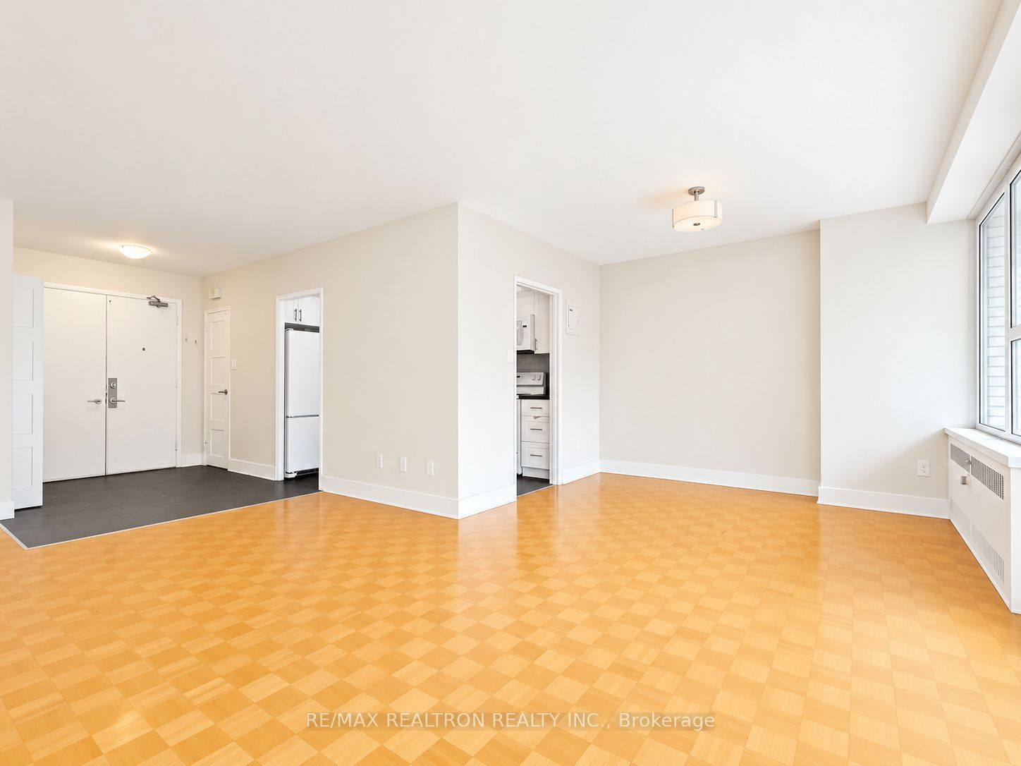Unit 307 - 10 Shallmar Boulevard, Toronto 3